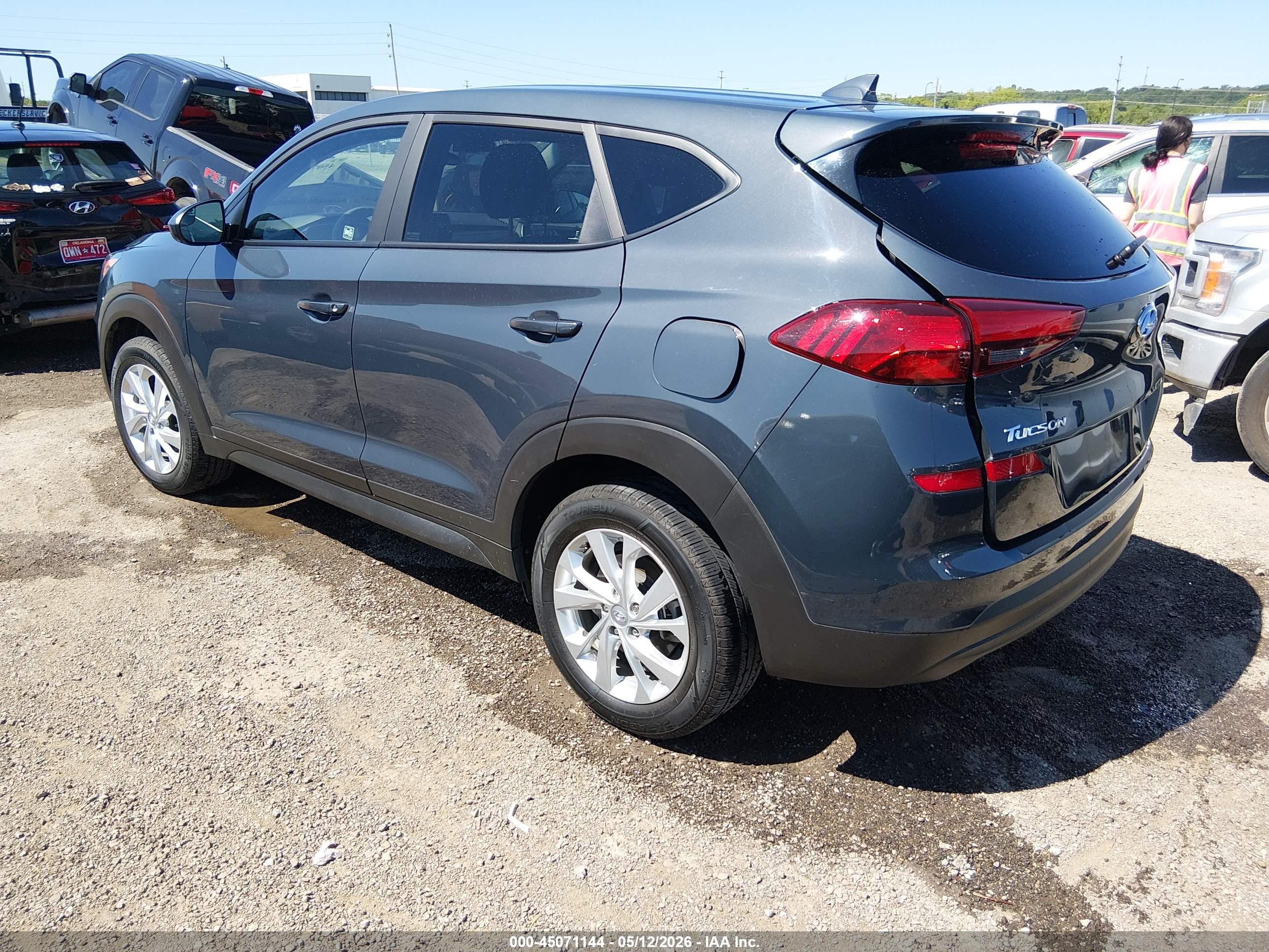 HYUNDAI TUCSON image 3