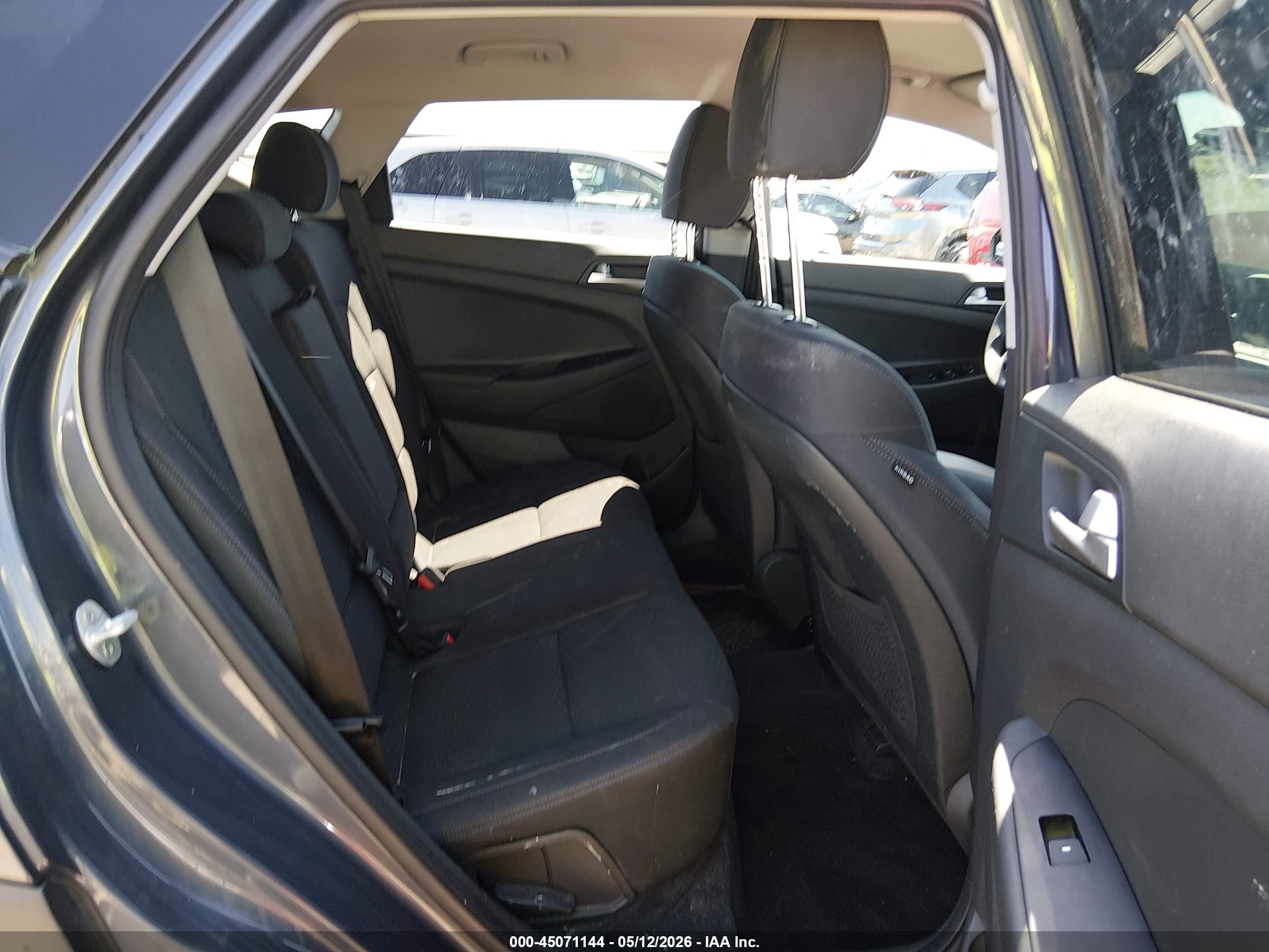 HYUNDAI TUCSON image 8