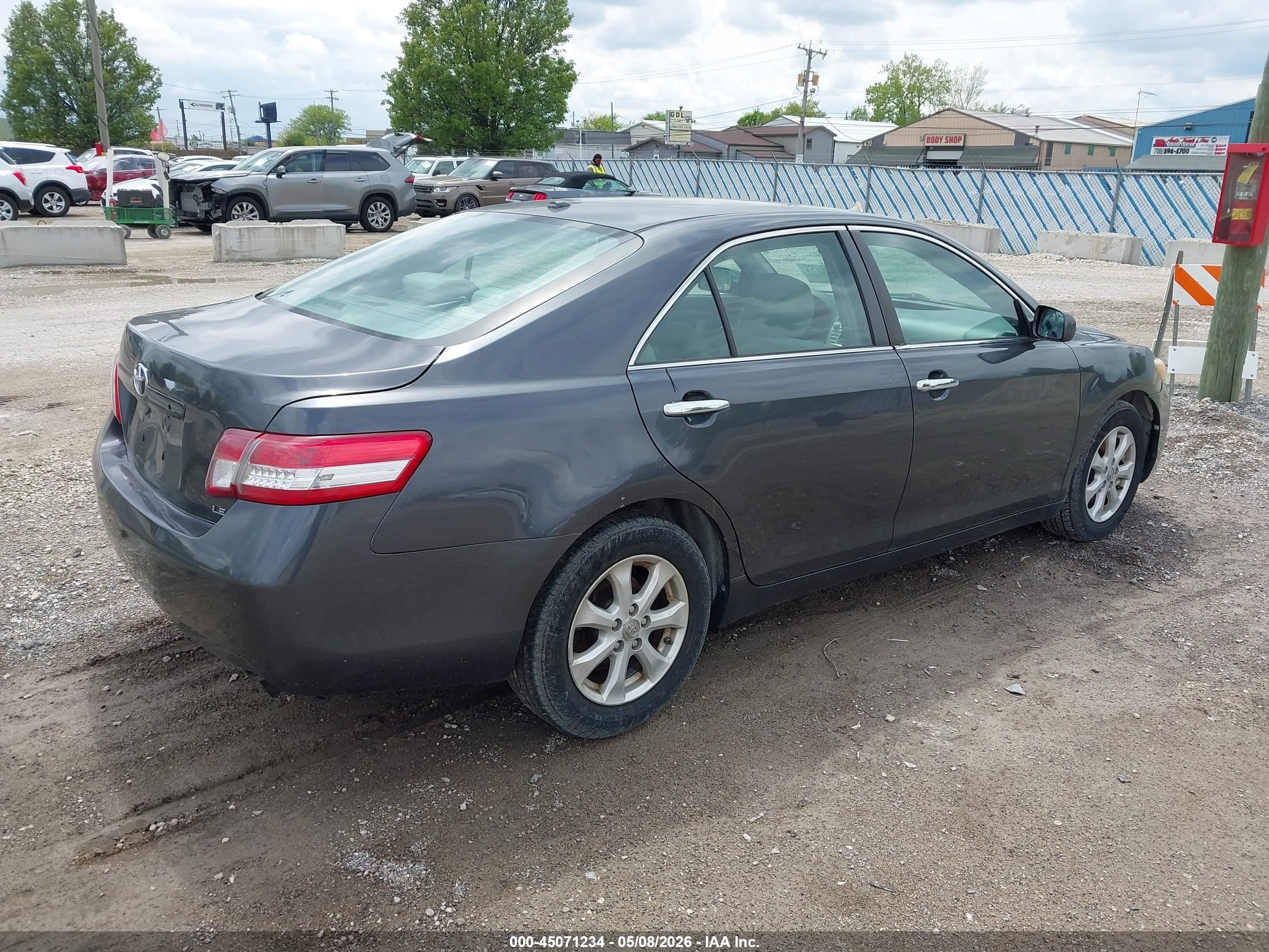 TOYOTA CAMRY image 4
