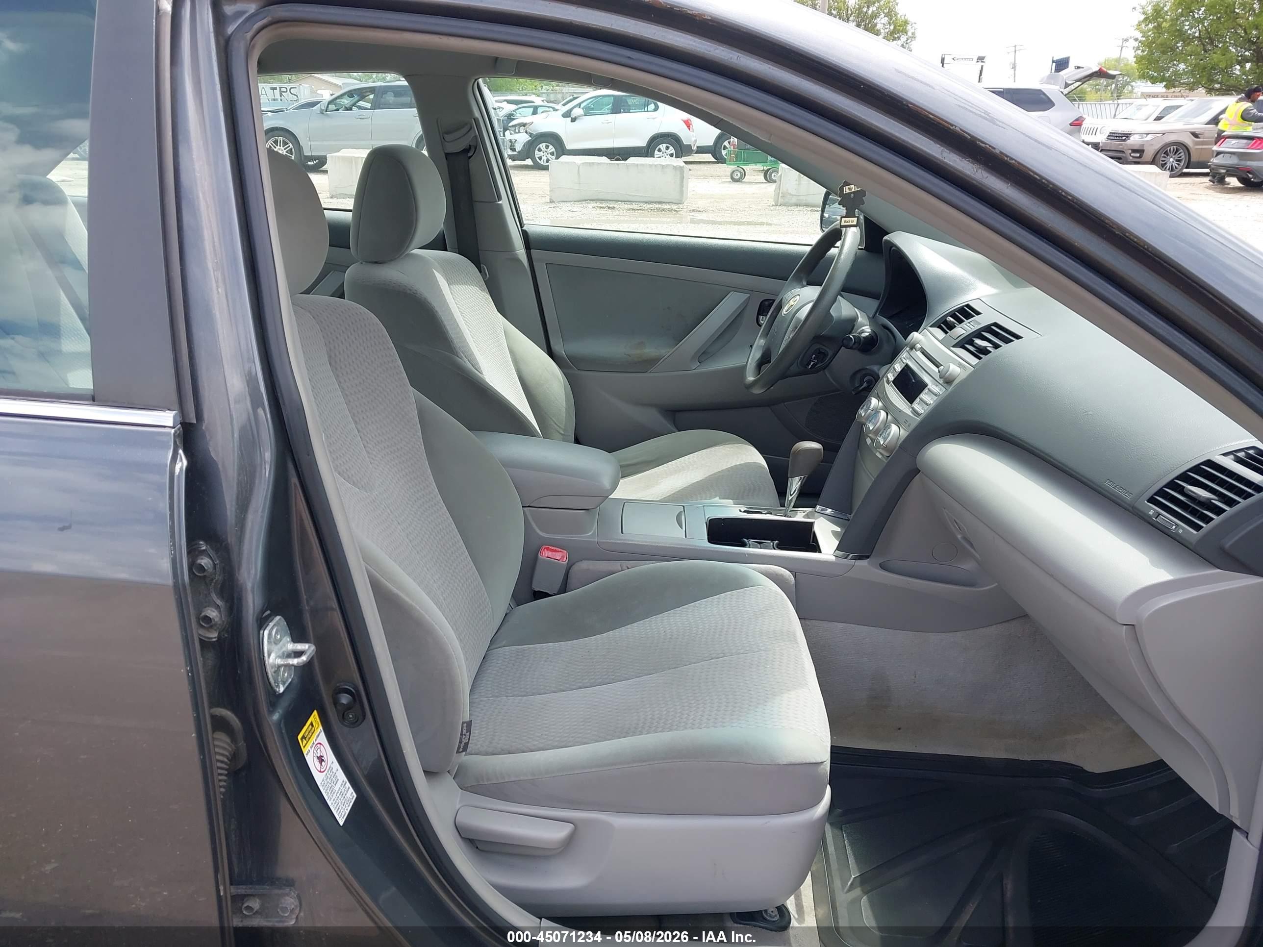 TOYOTA CAMRY image 5