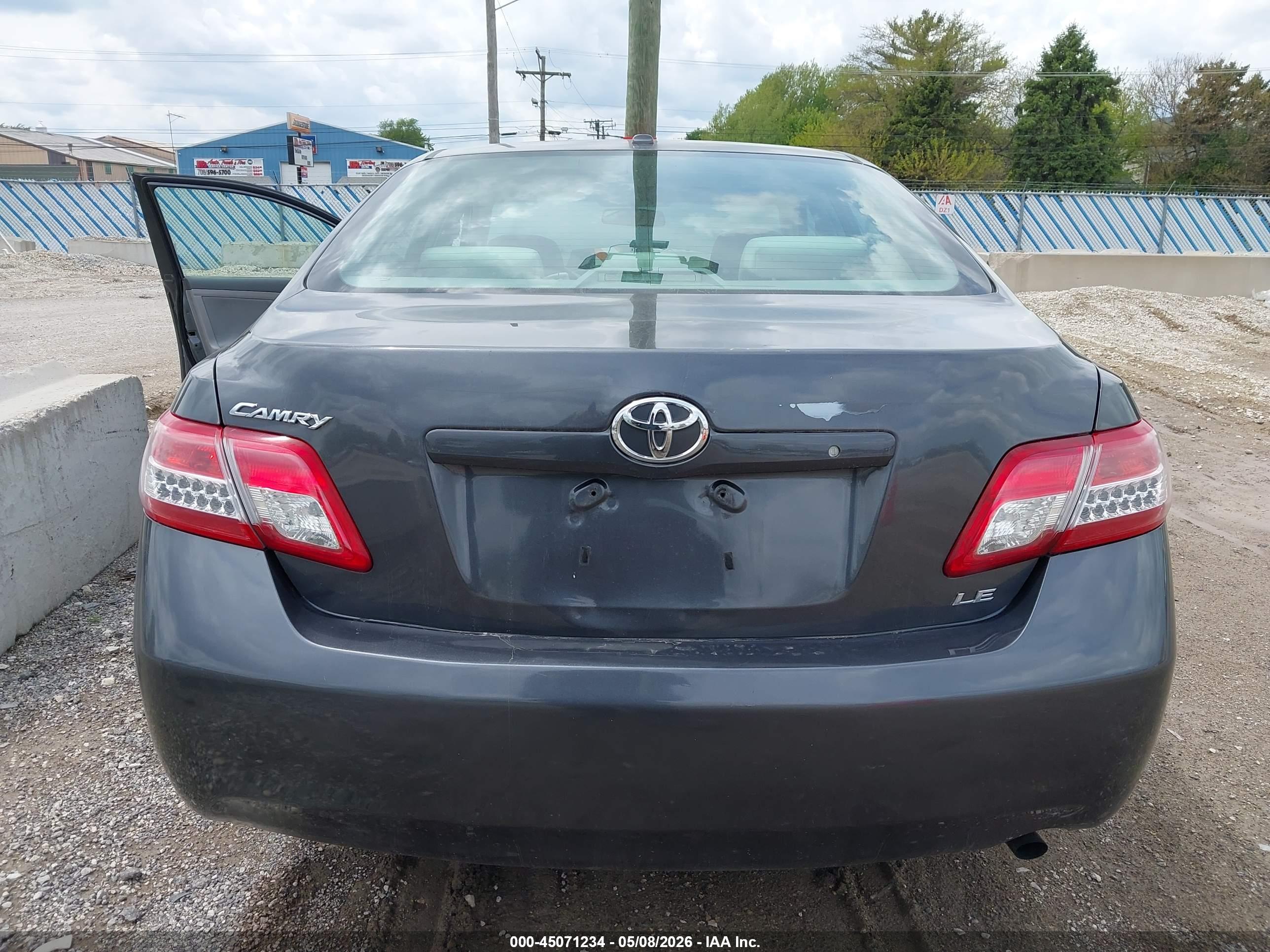 TOYOTA CAMRY image 6