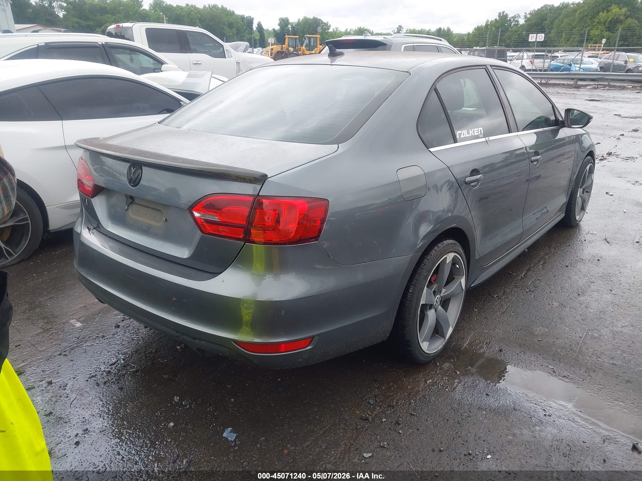 VOLKSWAGEN JETTA image 4