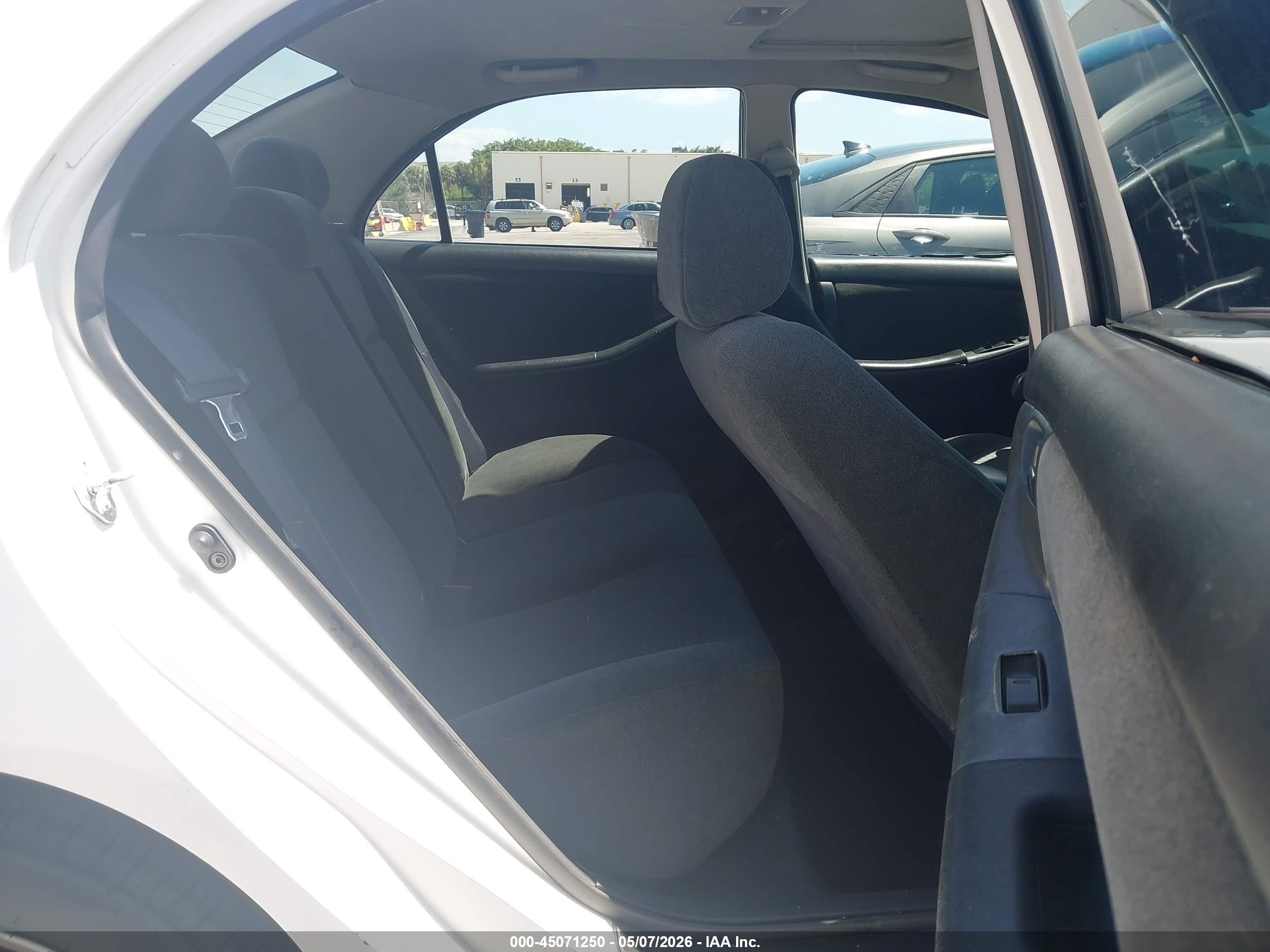 TOYOTA COROLLA image 8