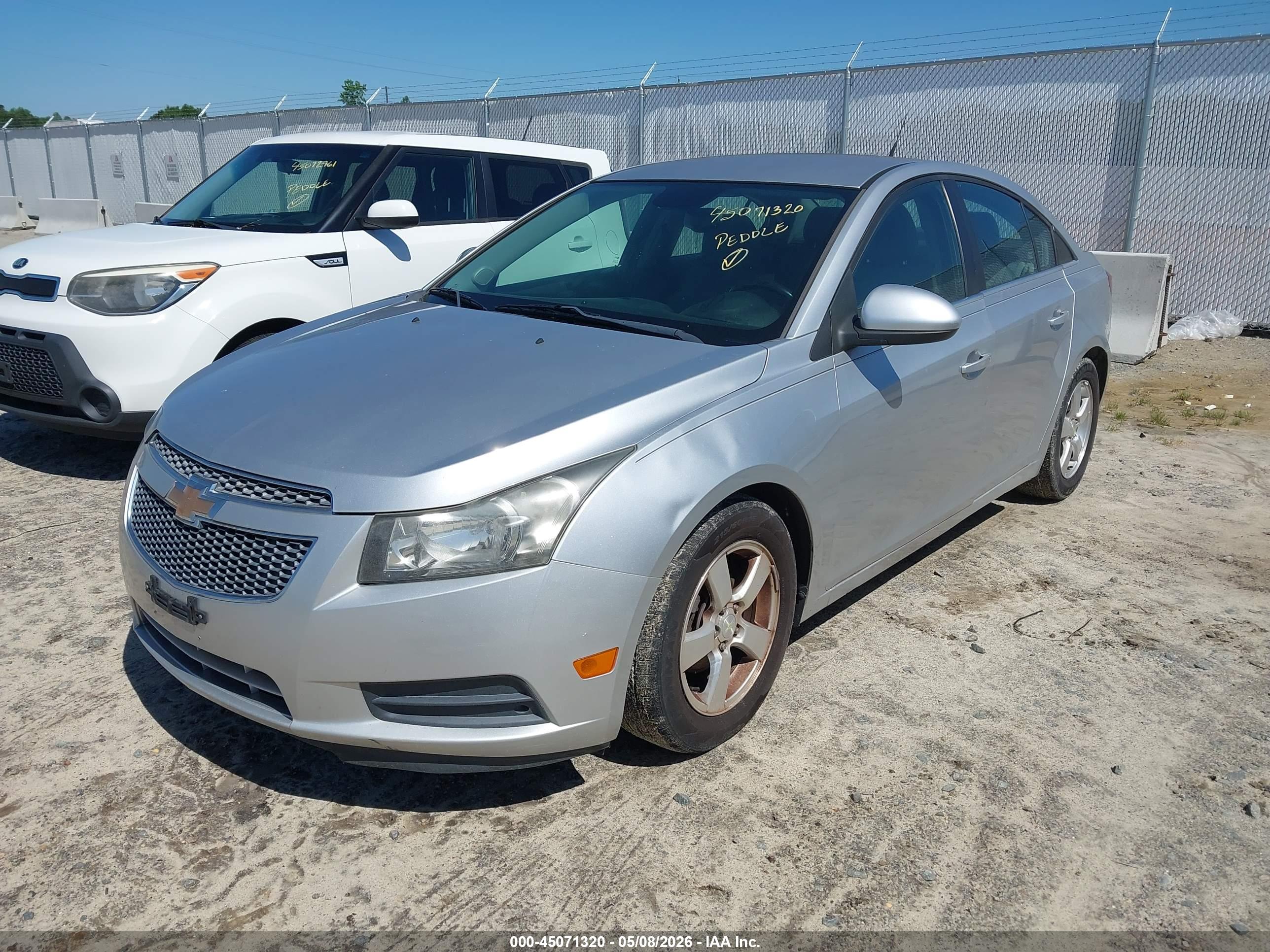 CHEVROLET CRUZE image 2