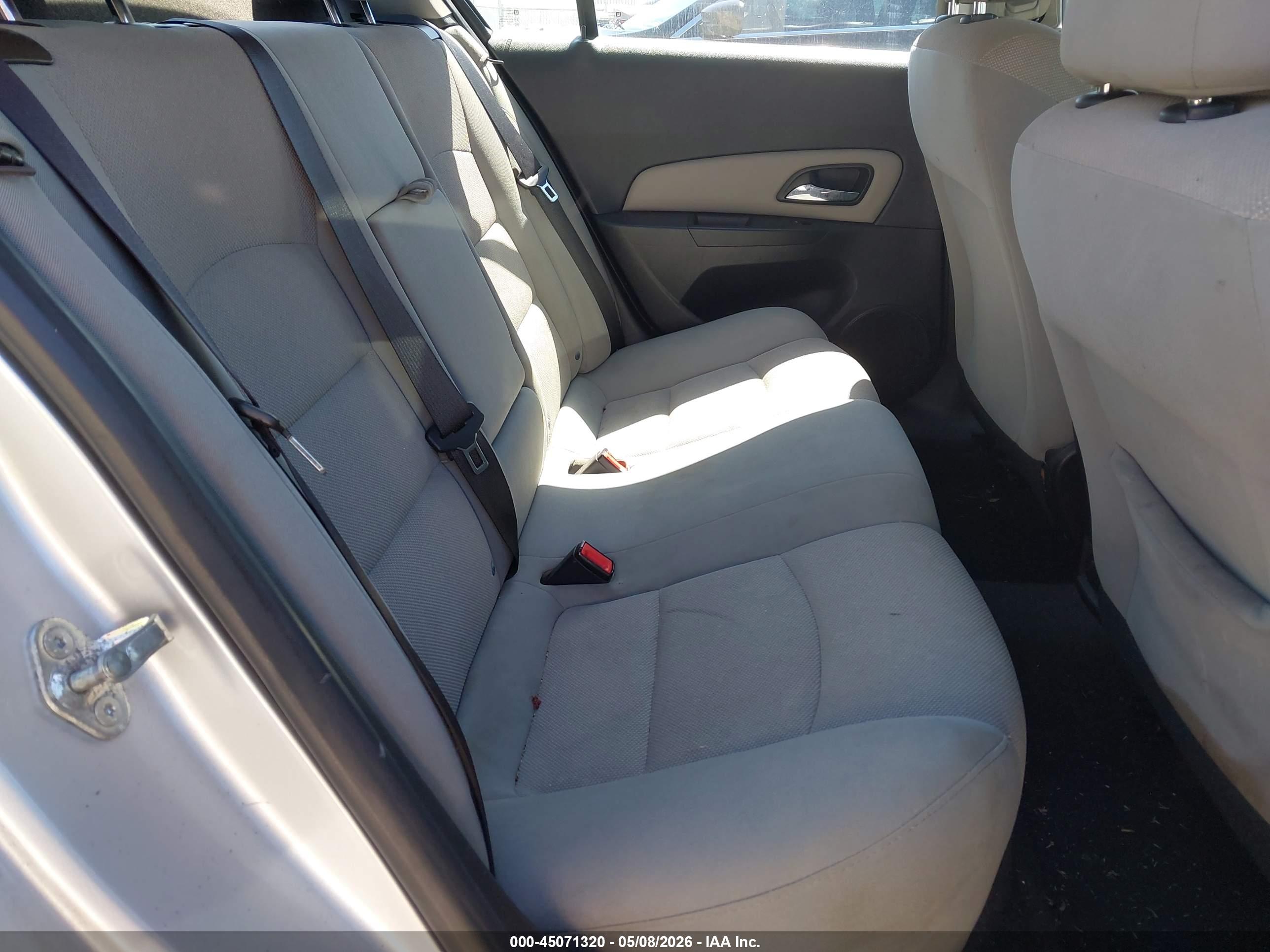CHEVROLET CRUZE image 8