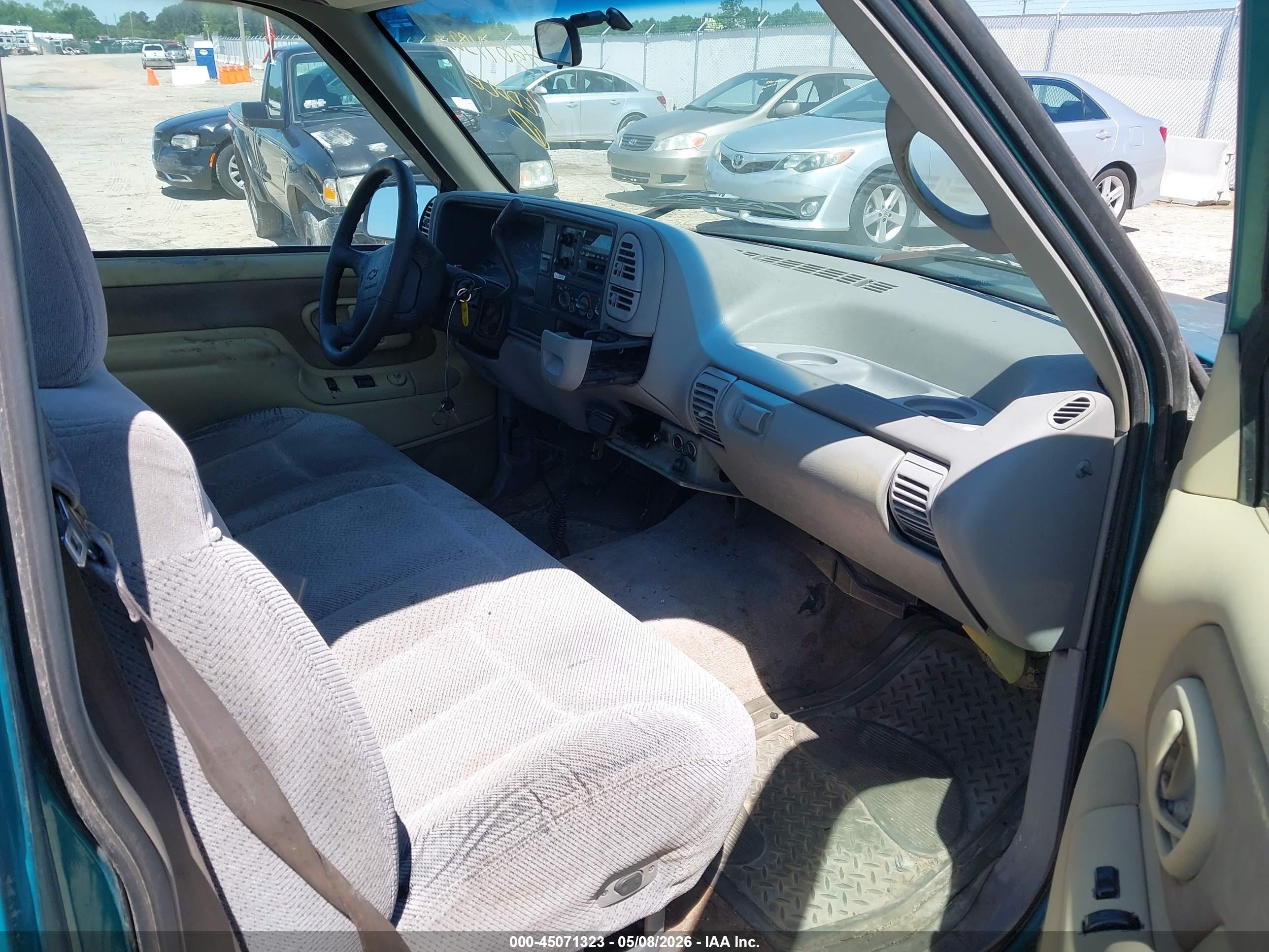 CHEVROLET GMT-400 image 5