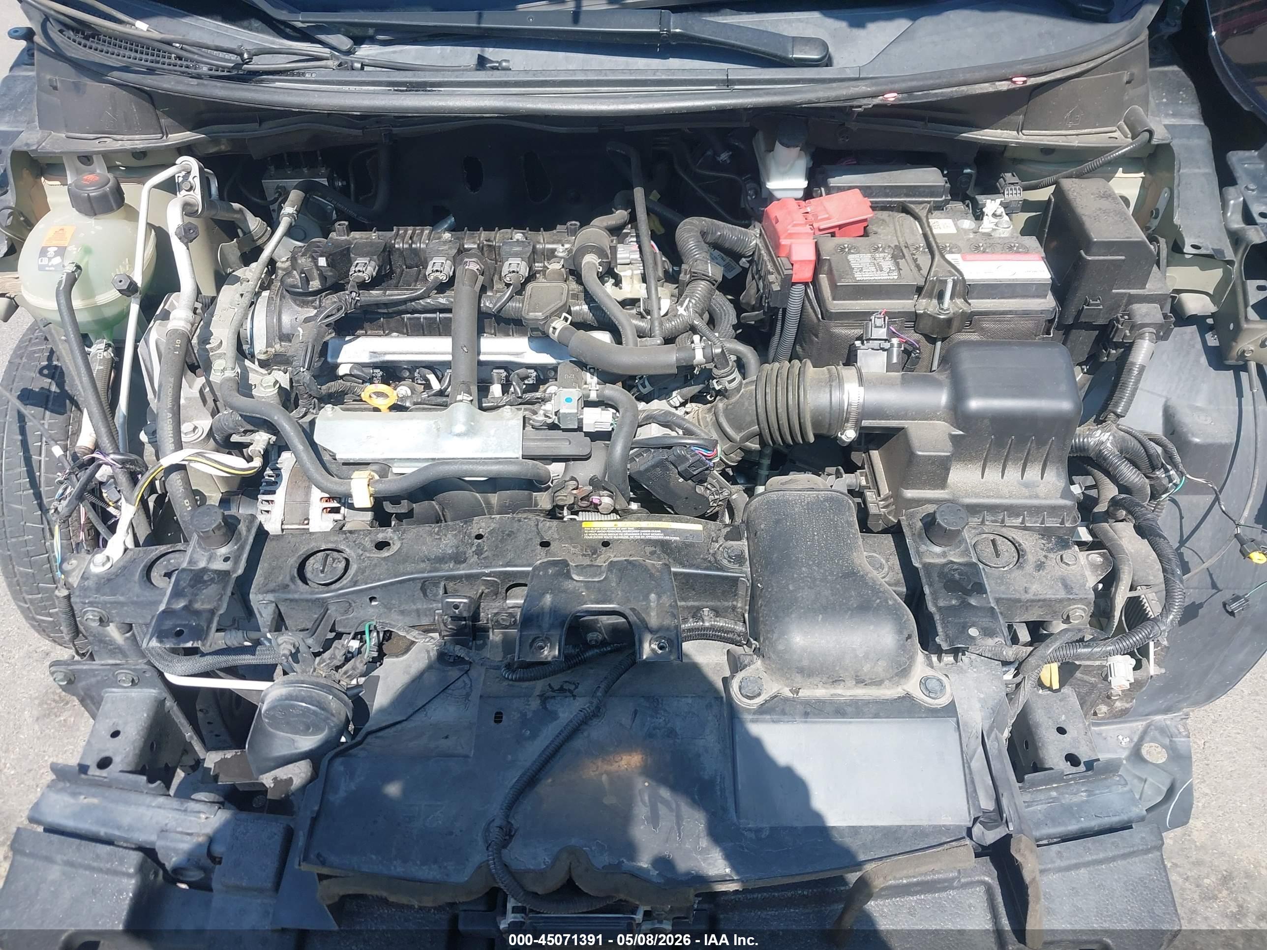 NISSAN VERSA image 10