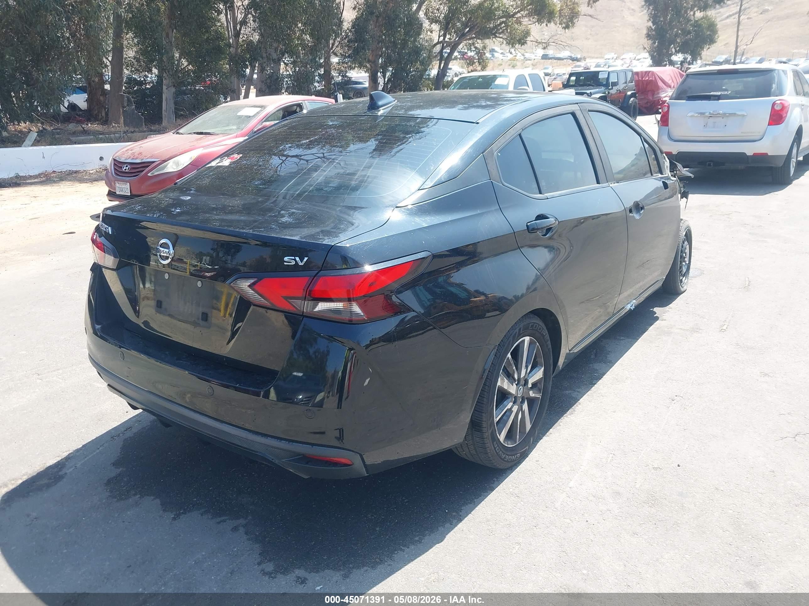 NISSAN VERSA image 4