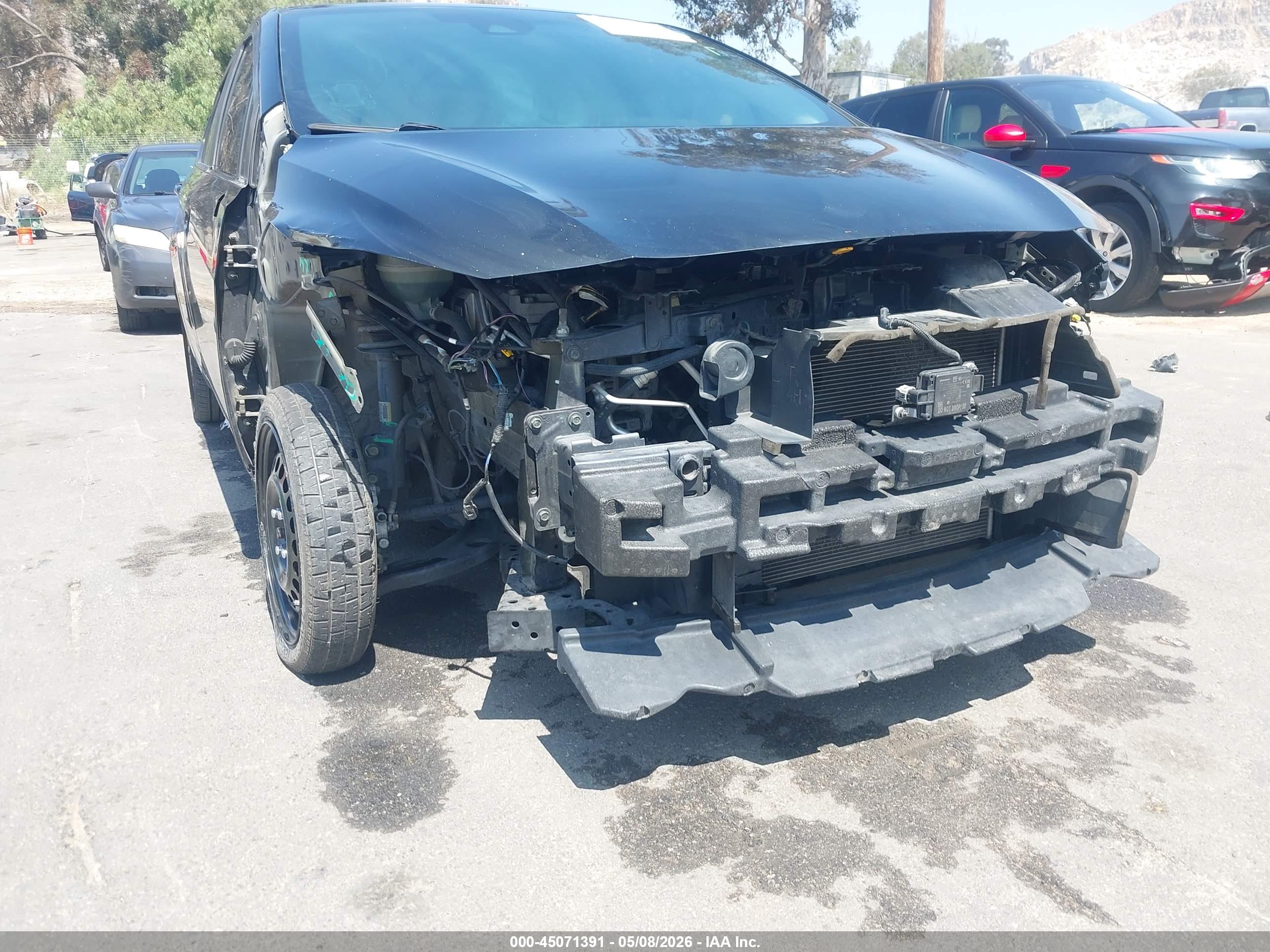 NISSAN VERSA image 6