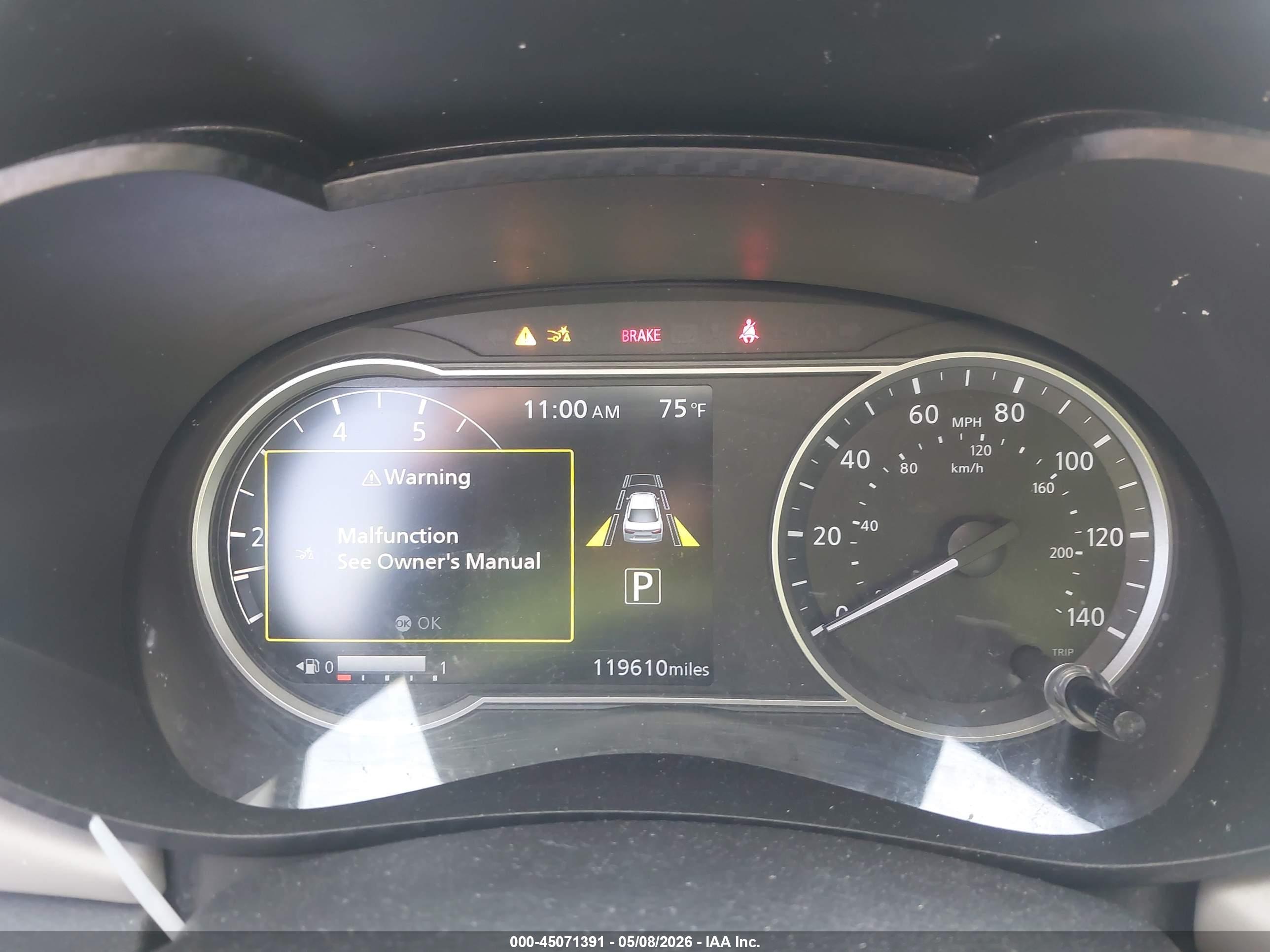 NISSAN VERSA image 7