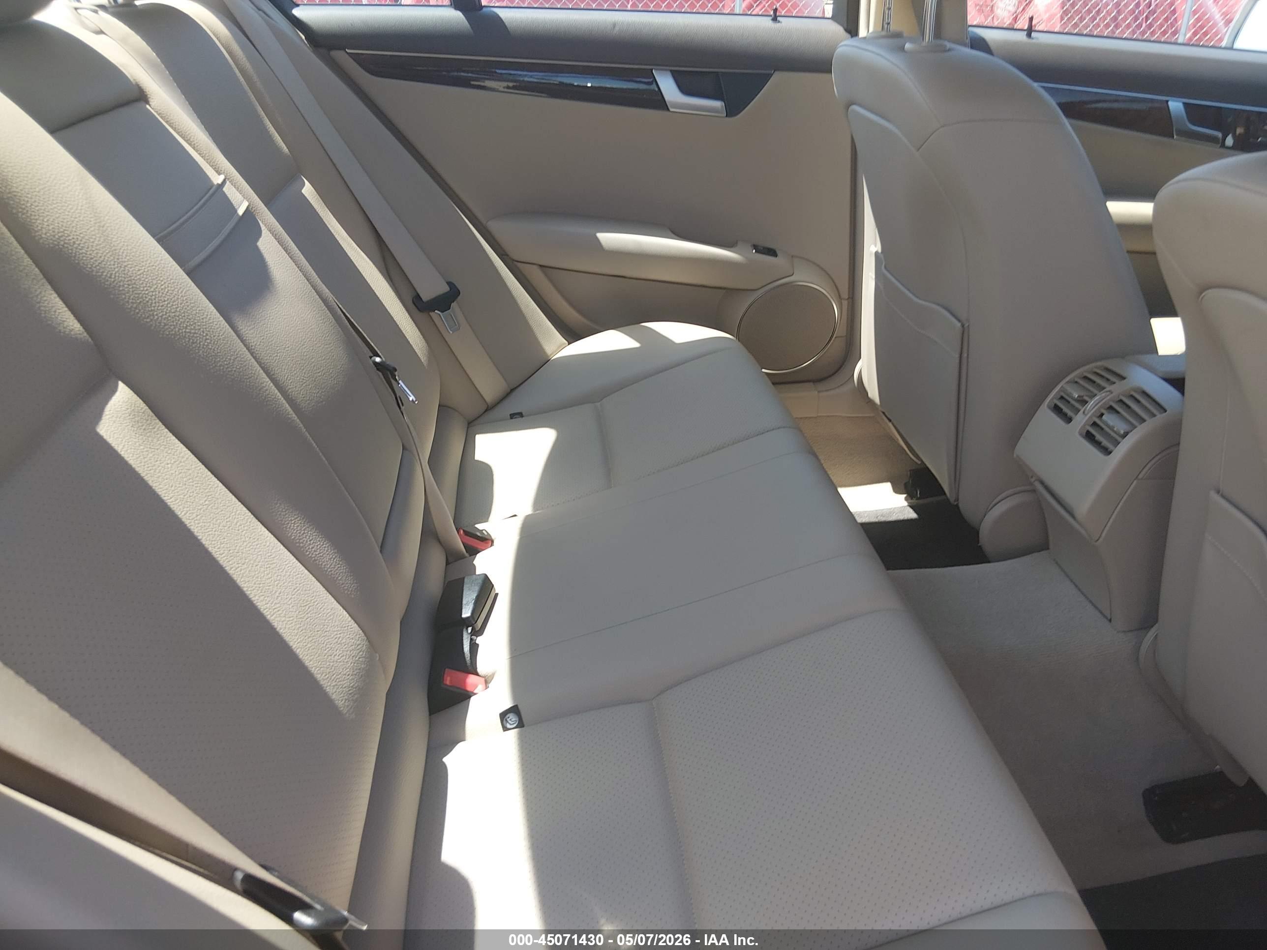 MERCEDES-BENZ C image 8