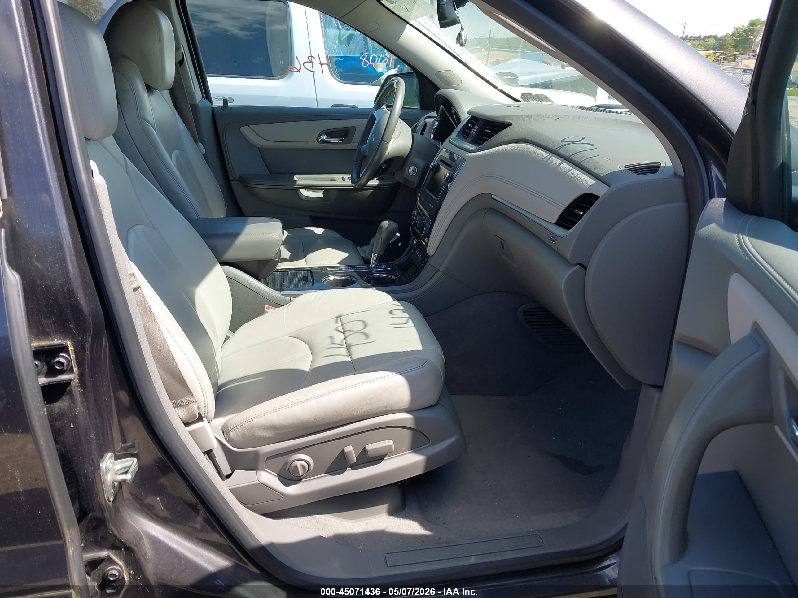 CHEVROLET TRAVERSE image 5