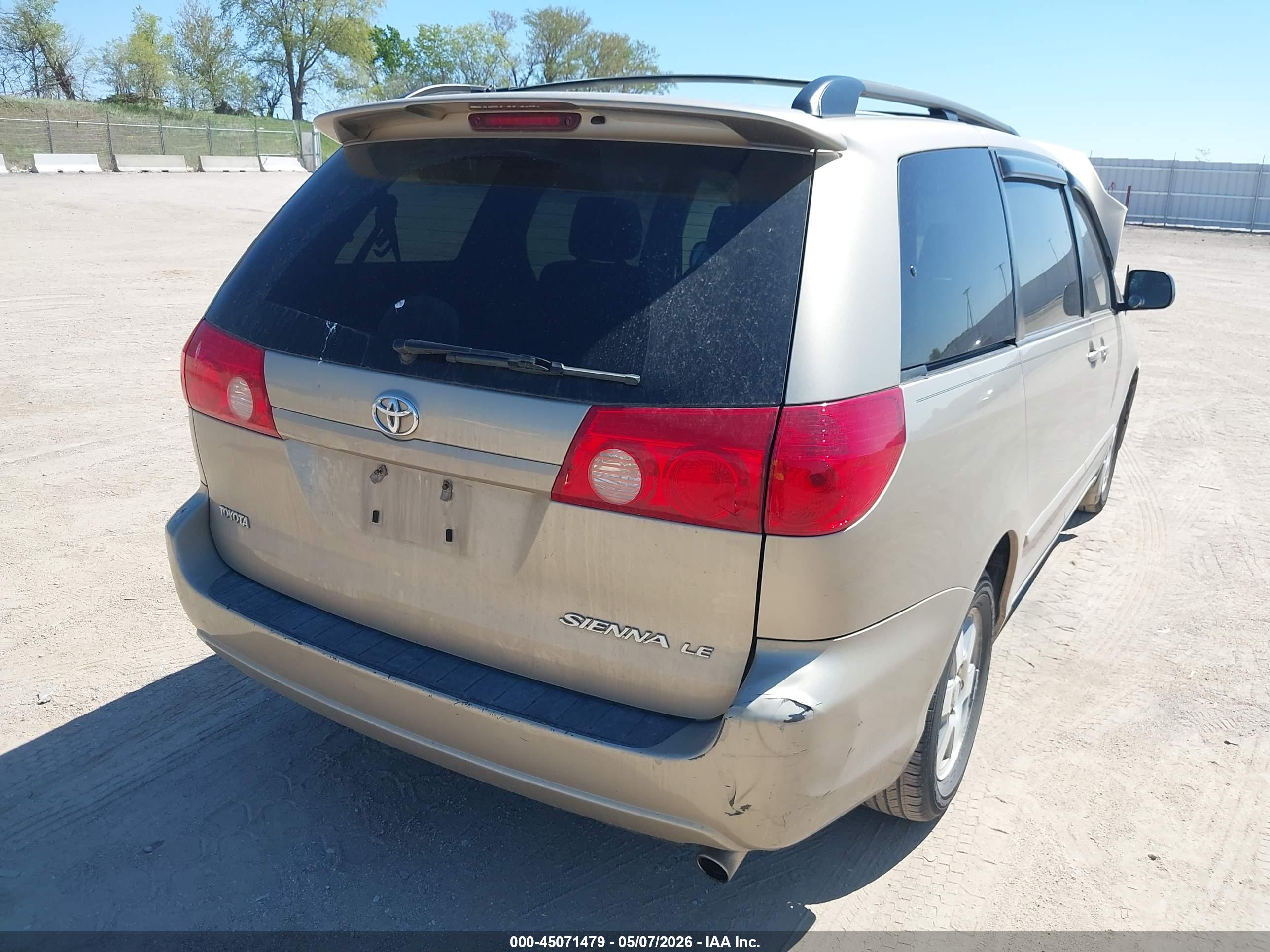 TOYOTA SIENNA image 6