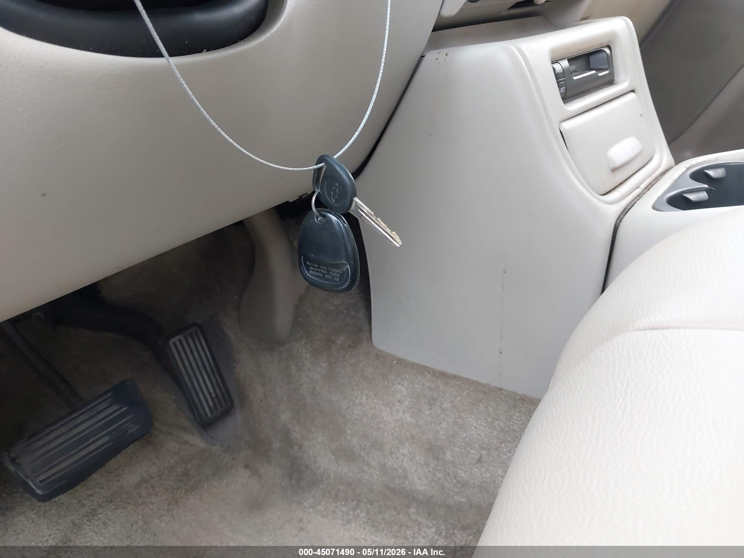 CHEVROLET SUBURBAN image 11
