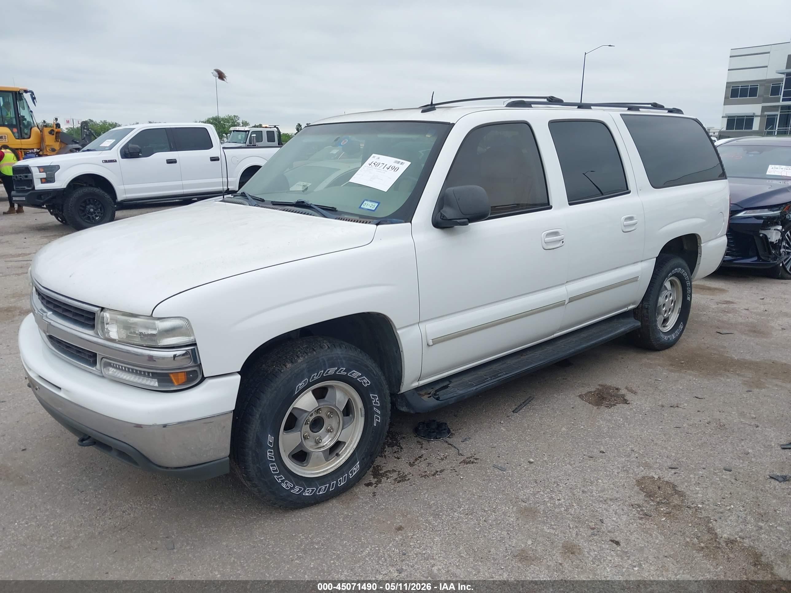 CHEVROLET SUBURBAN image 2