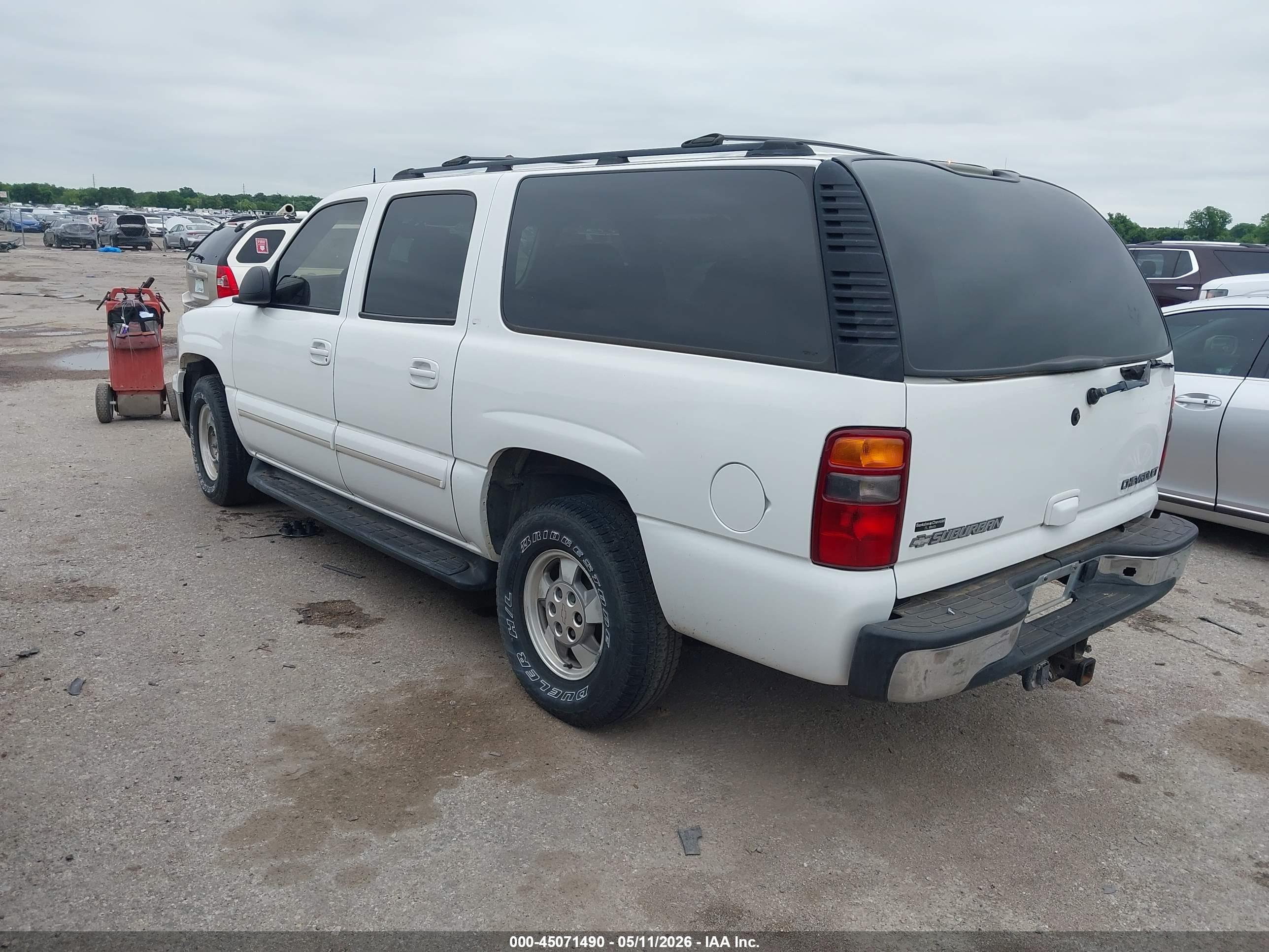 CHEVROLET SUBURBAN image 3