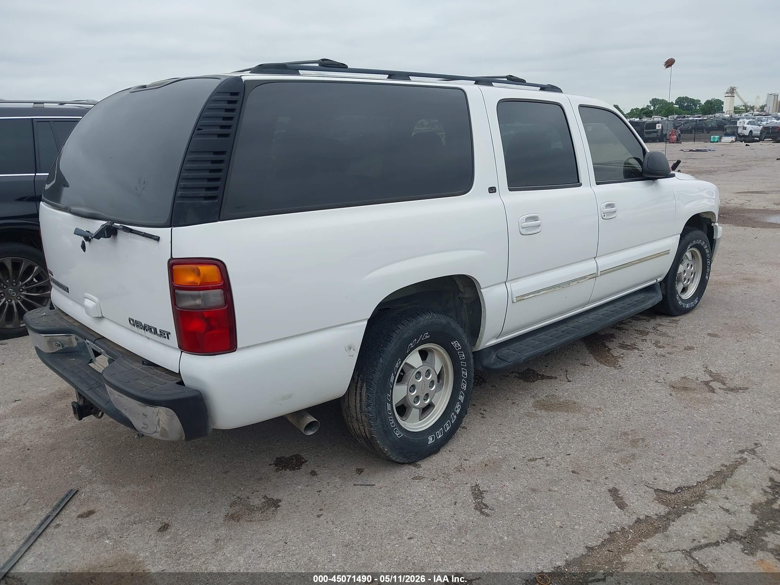 CHEVROLET SUBURBAN image 4