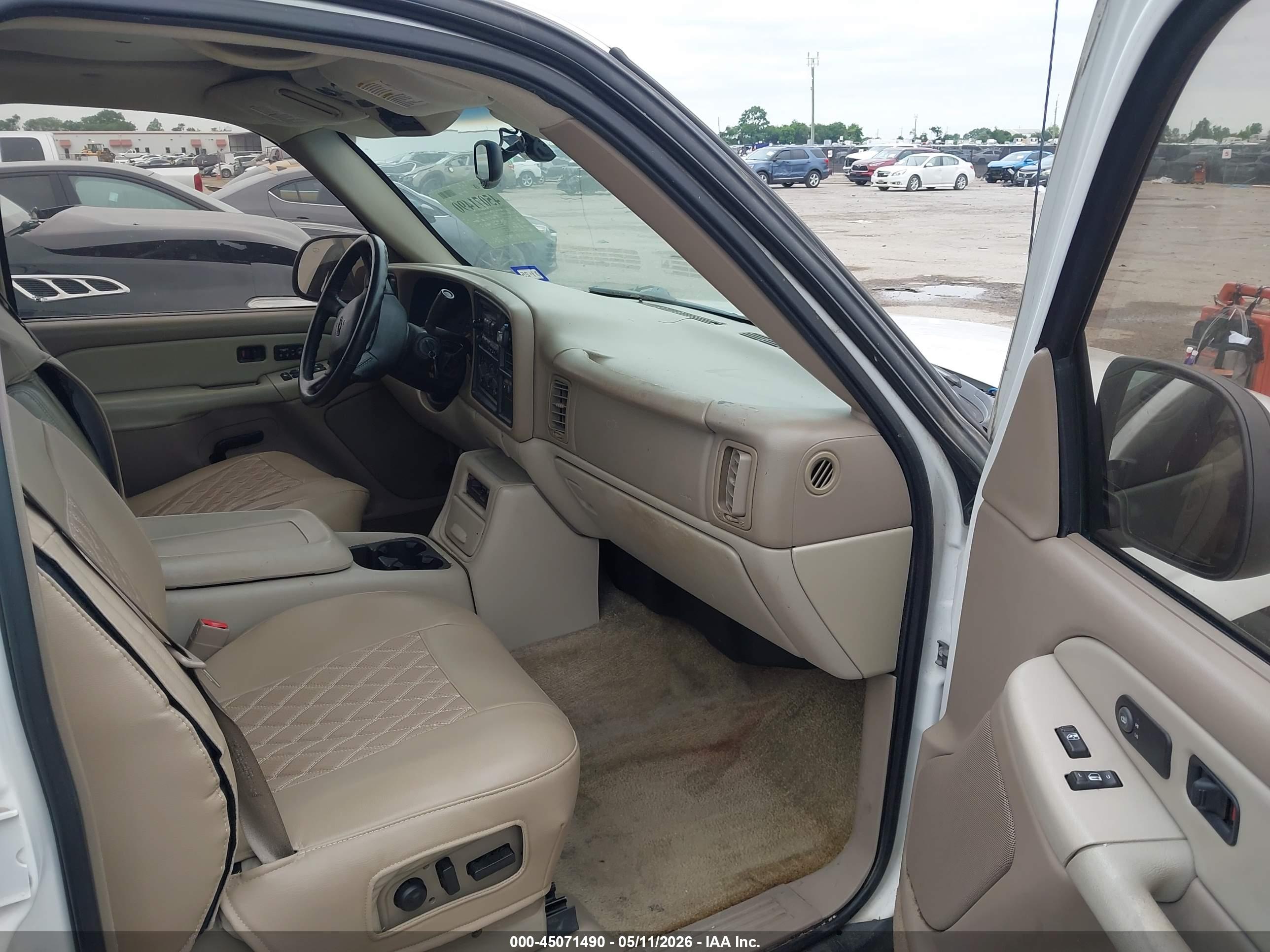 CHEVROLET SUBURBAN image 5