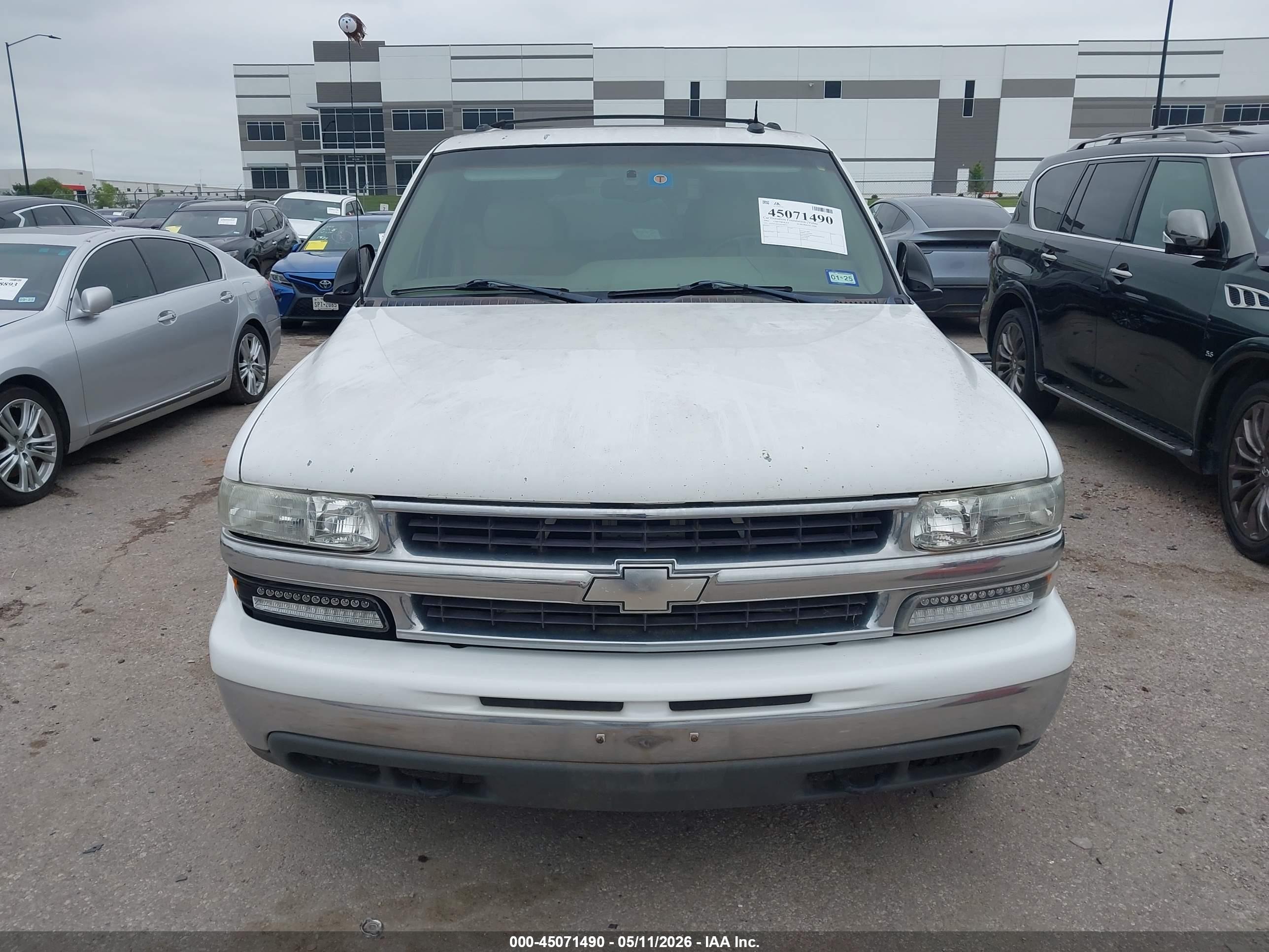 CHEVROLET SUBURBAN image 6