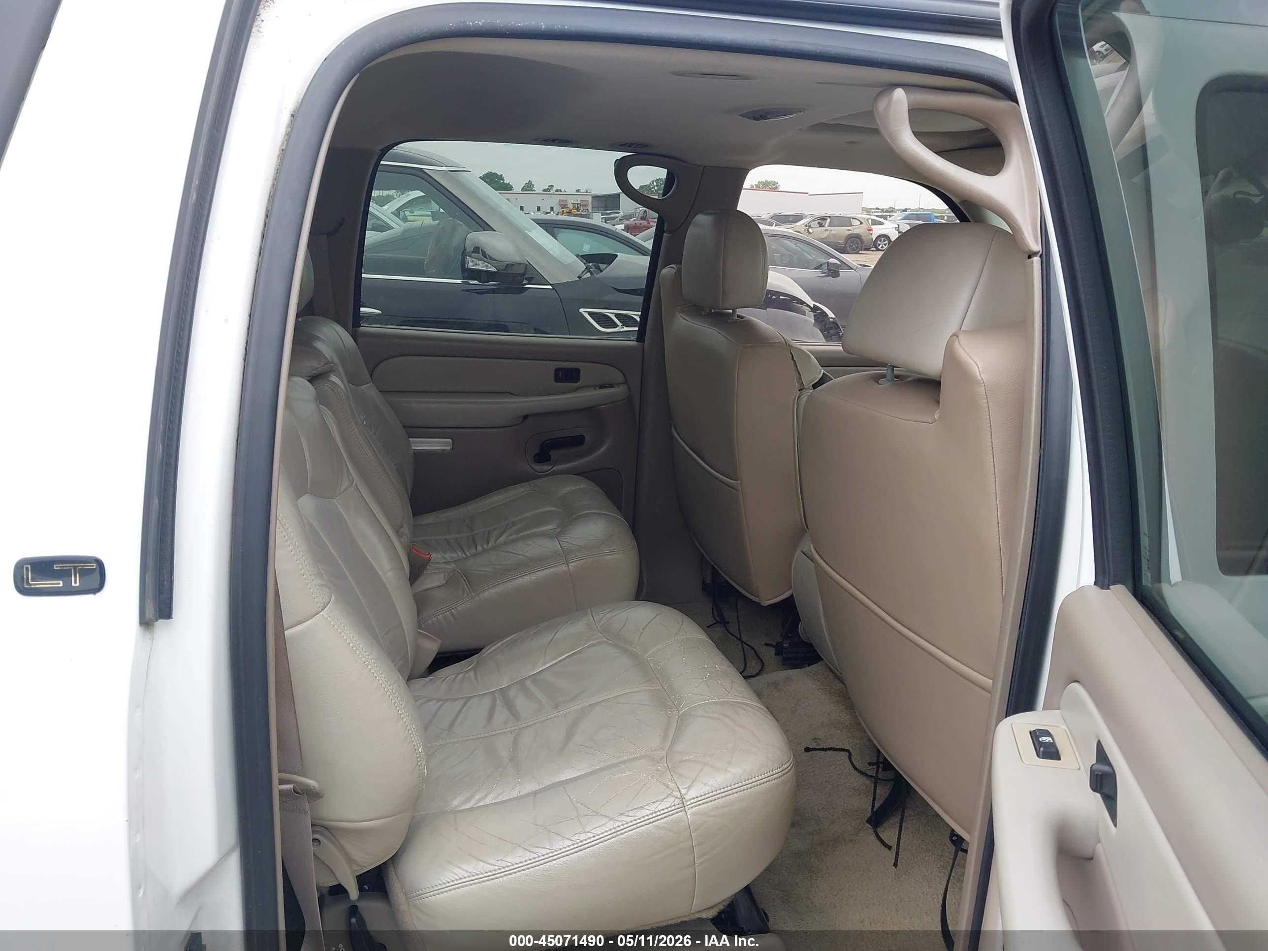 CHEVROLET SUBURBAN image 8
