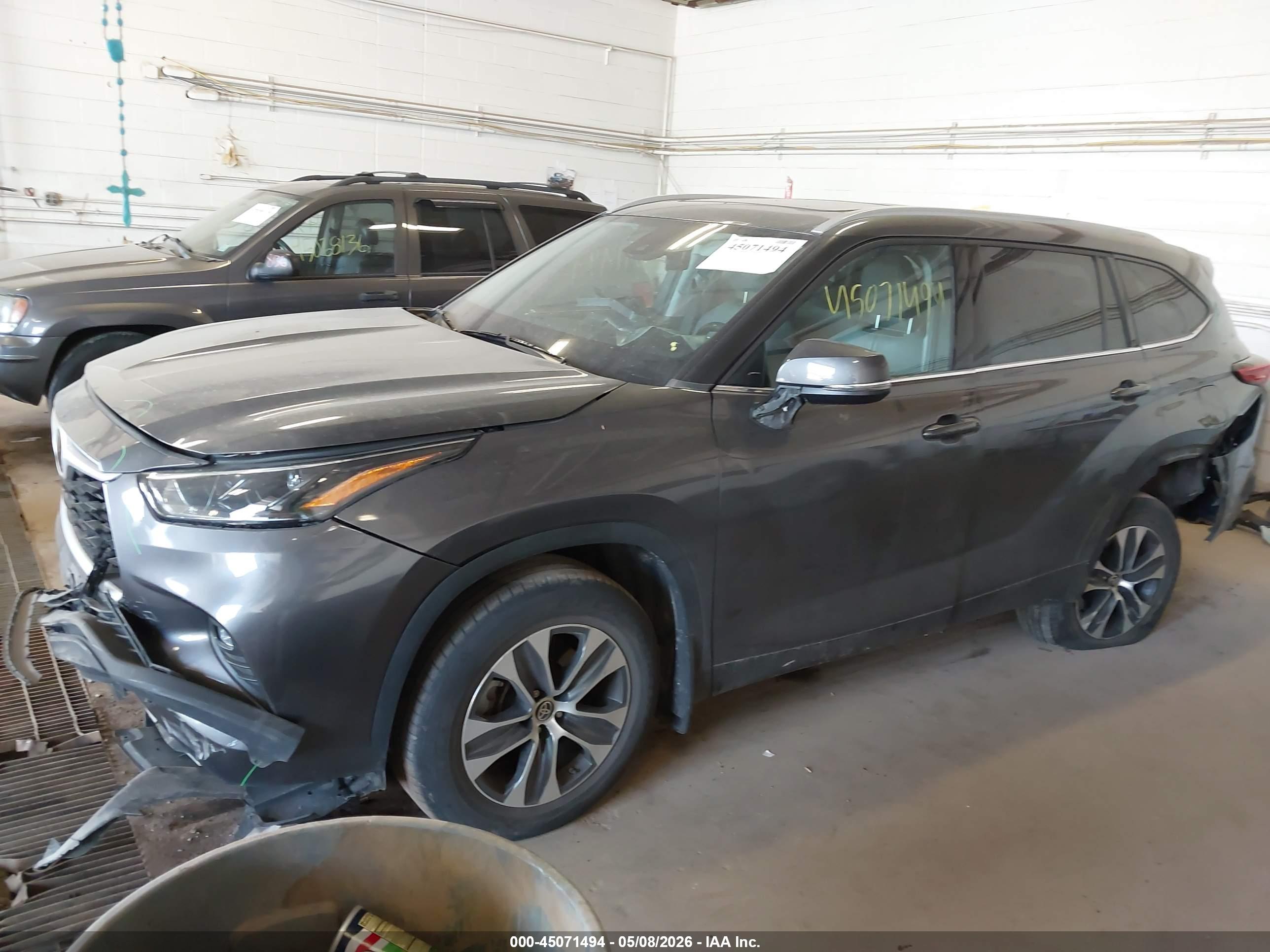 TOYOTA HIGHLANDER image 2