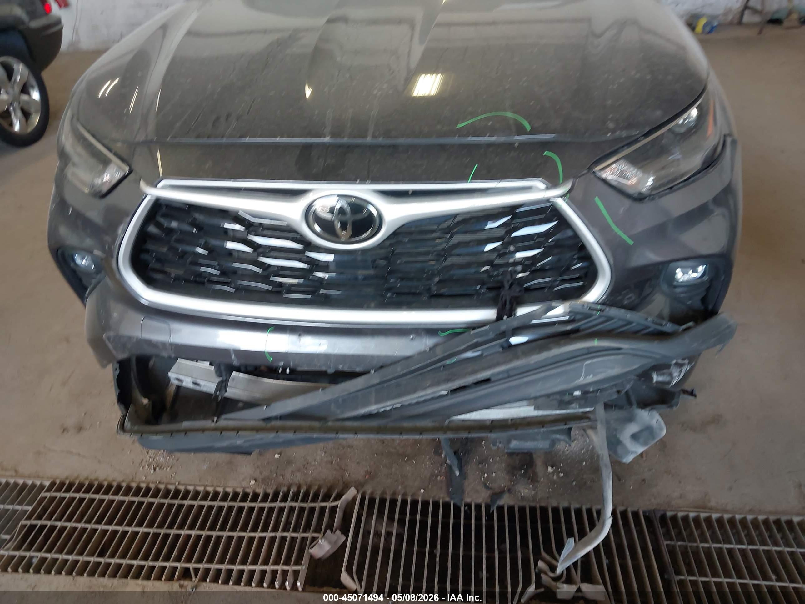 TOYOTA HIGHLANDER image 6