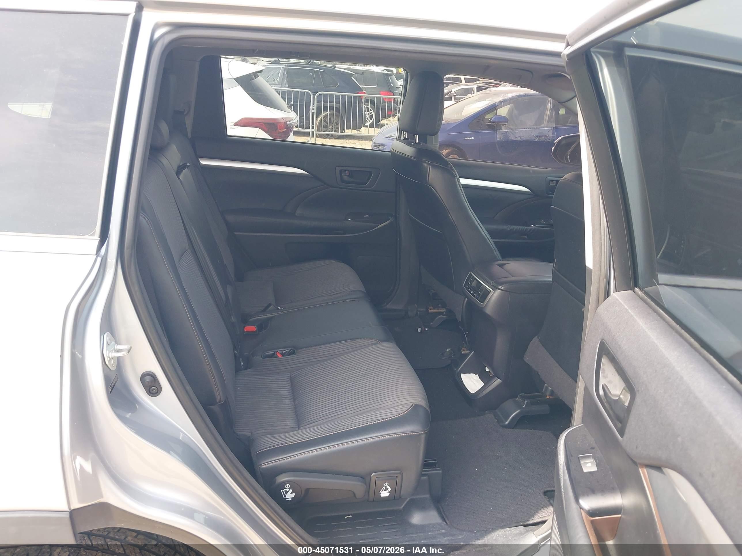 TOYOTA HIGHLANDER image 8