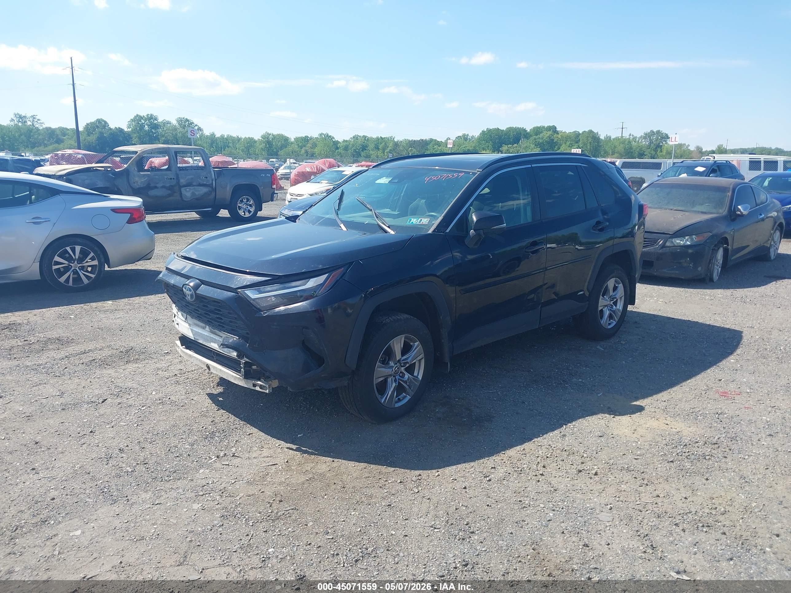 TOYOTA RAV4 image 2