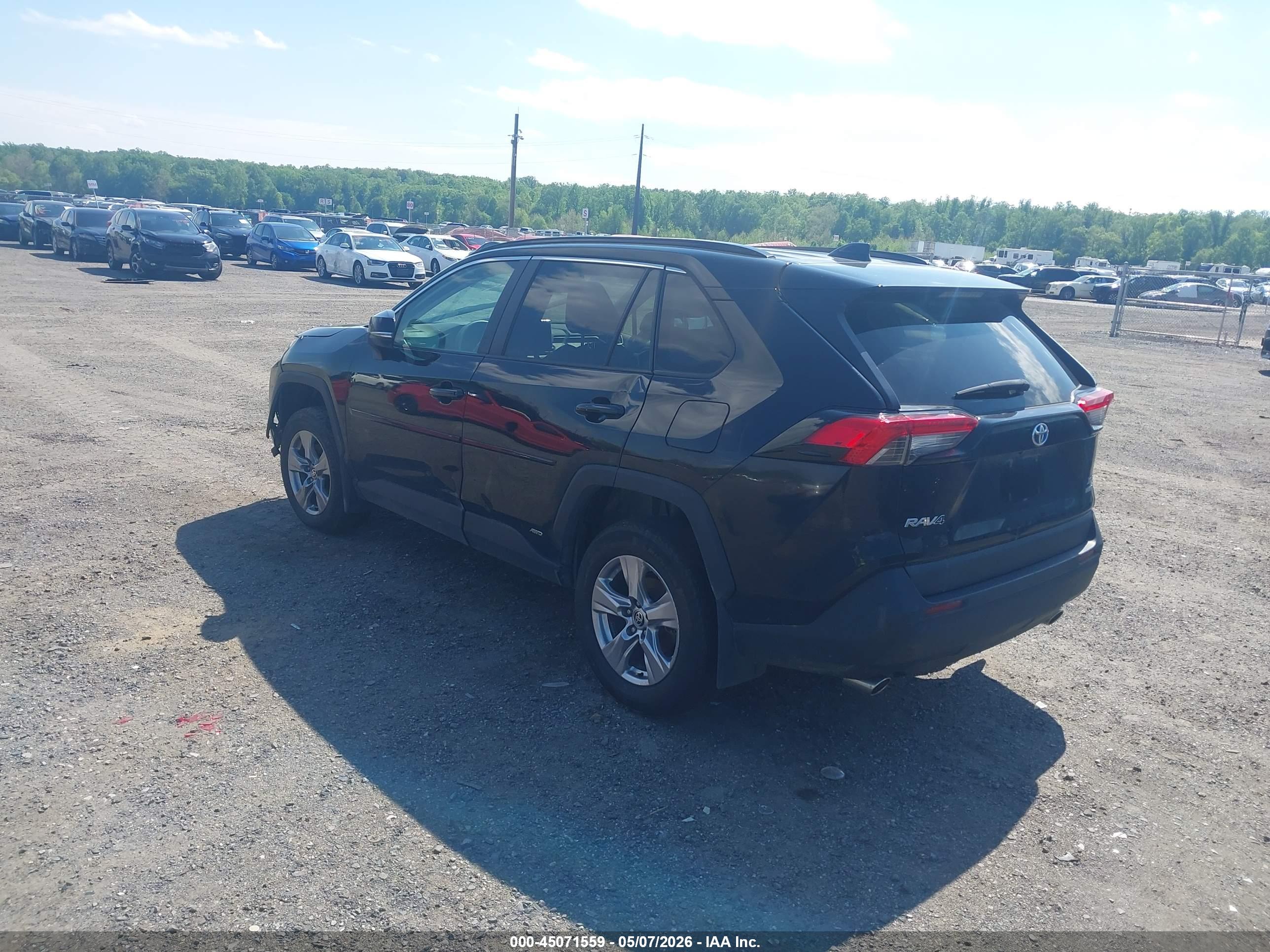 TOYOTA RAV4 image 3