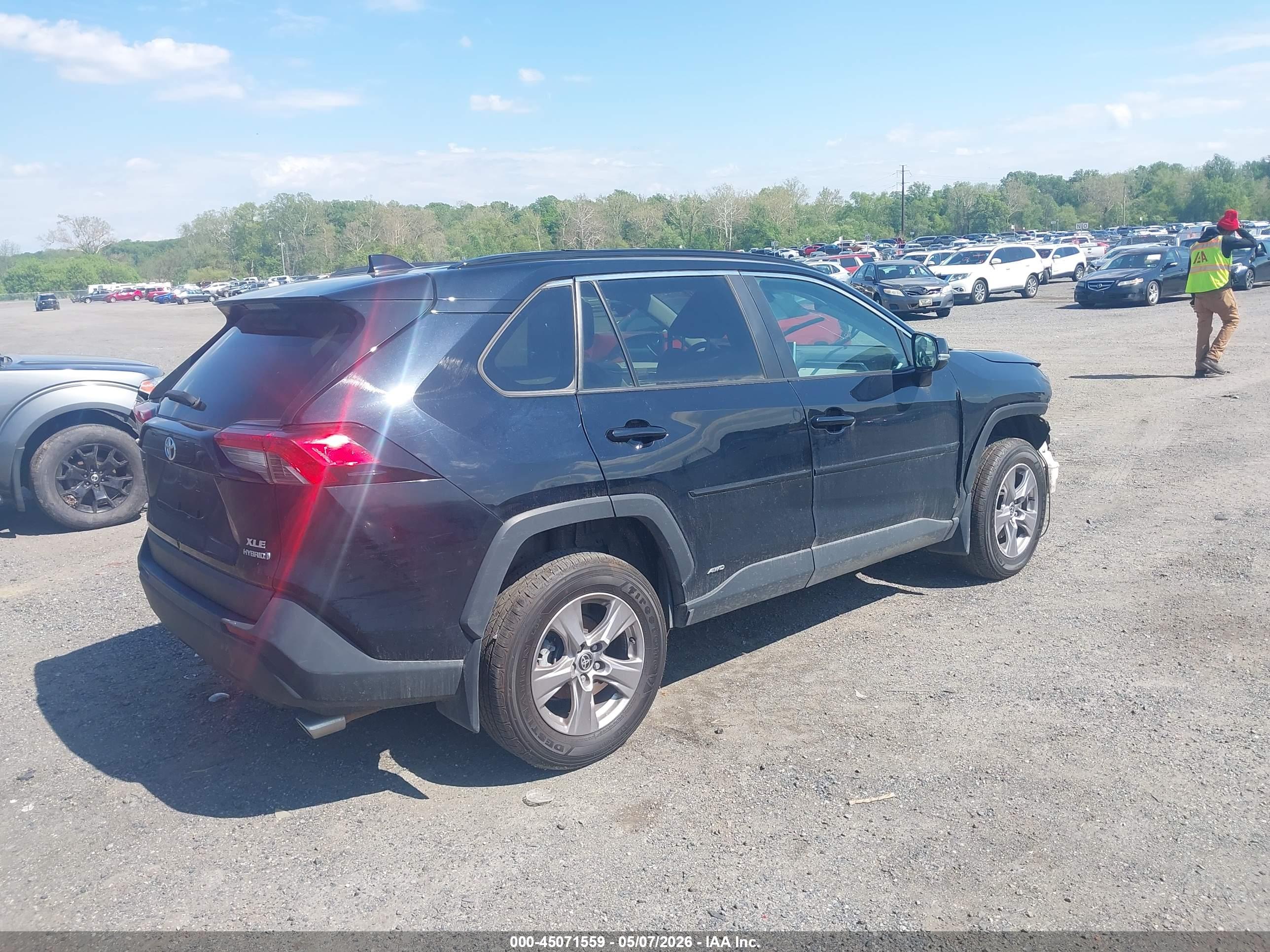 TOYOTA RAV4 image 4