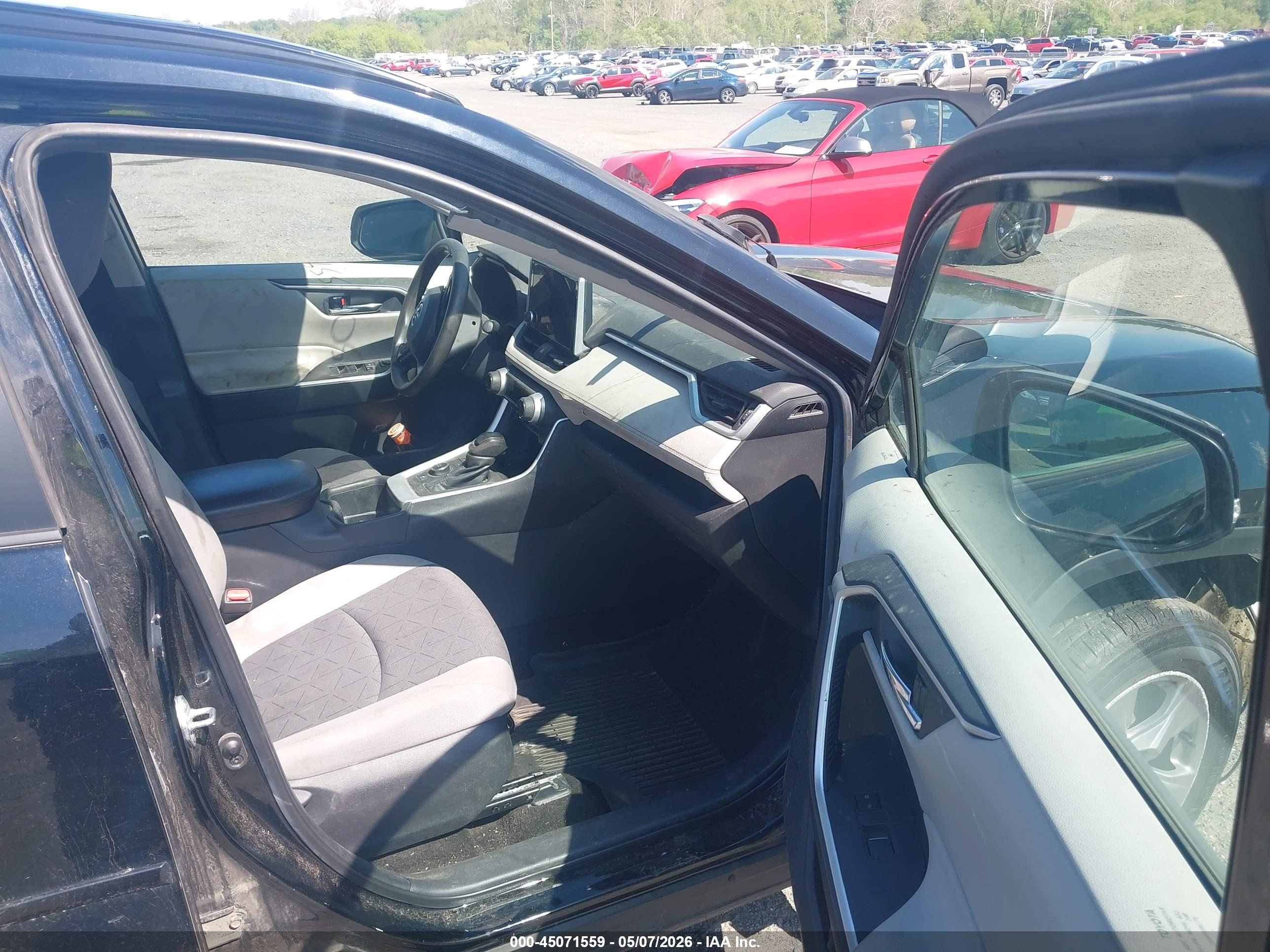 TOYOTA RAV4 image 5