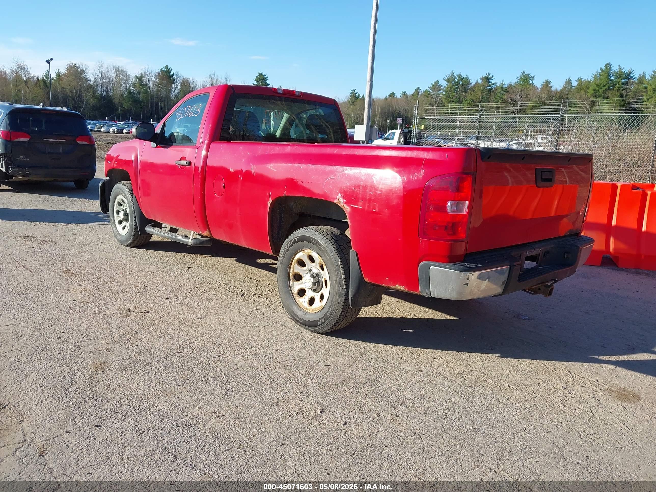 CHEVROLET SILVERADO image 3
