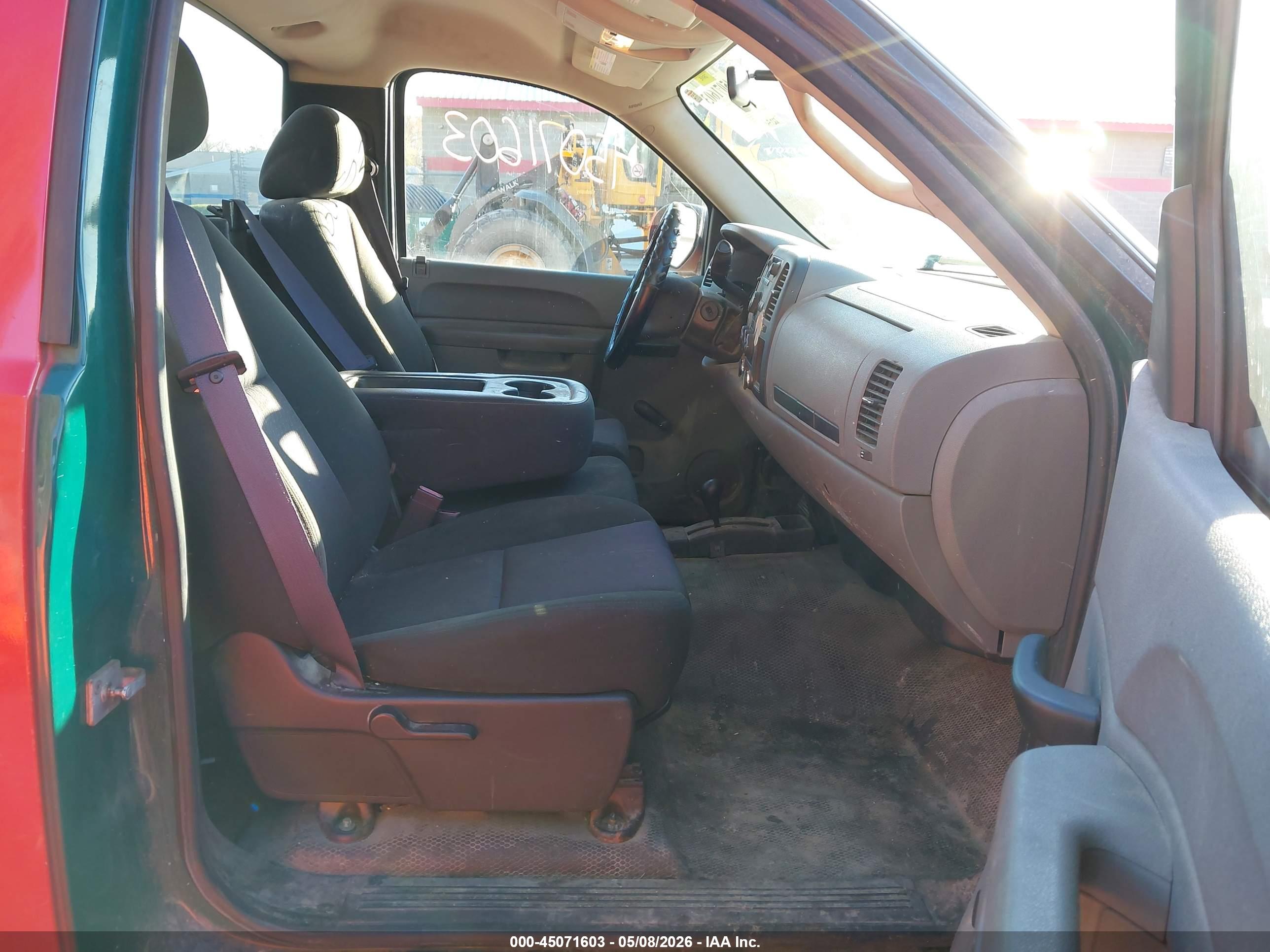 CHEVROLET SILVERADO image 5