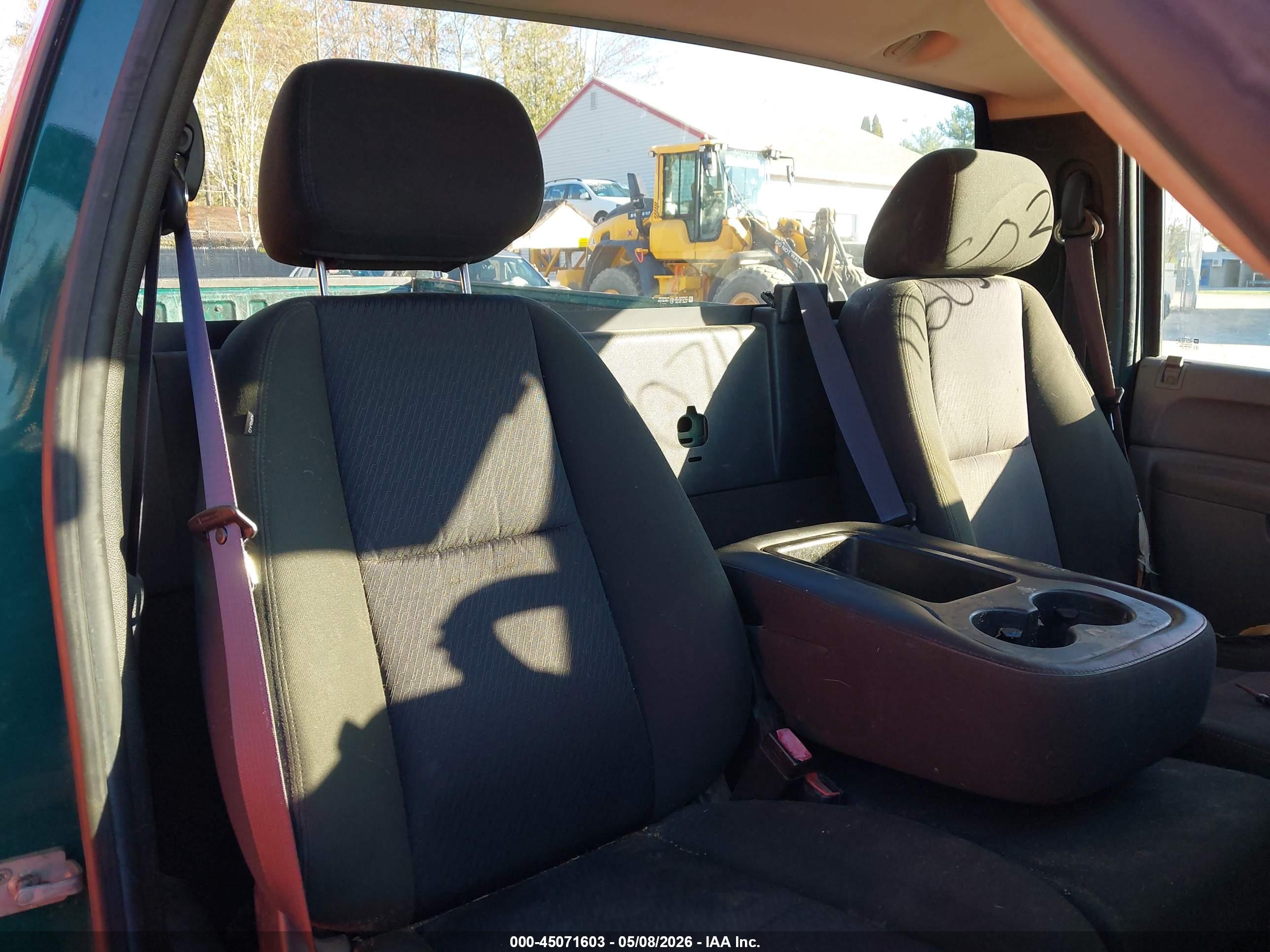 CHEVROLET SILVERADO image 8