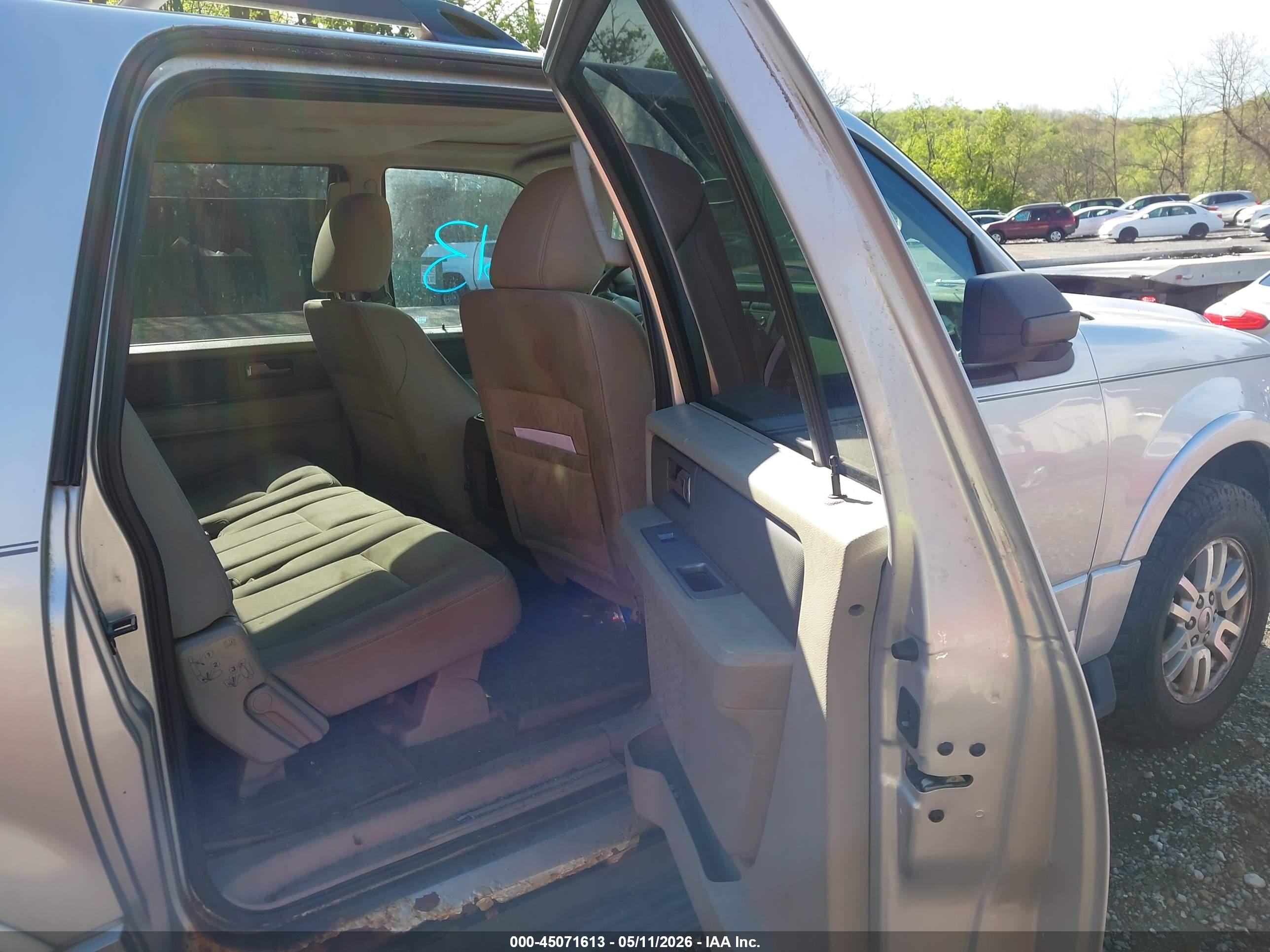 FORD EXPEDITION image 8