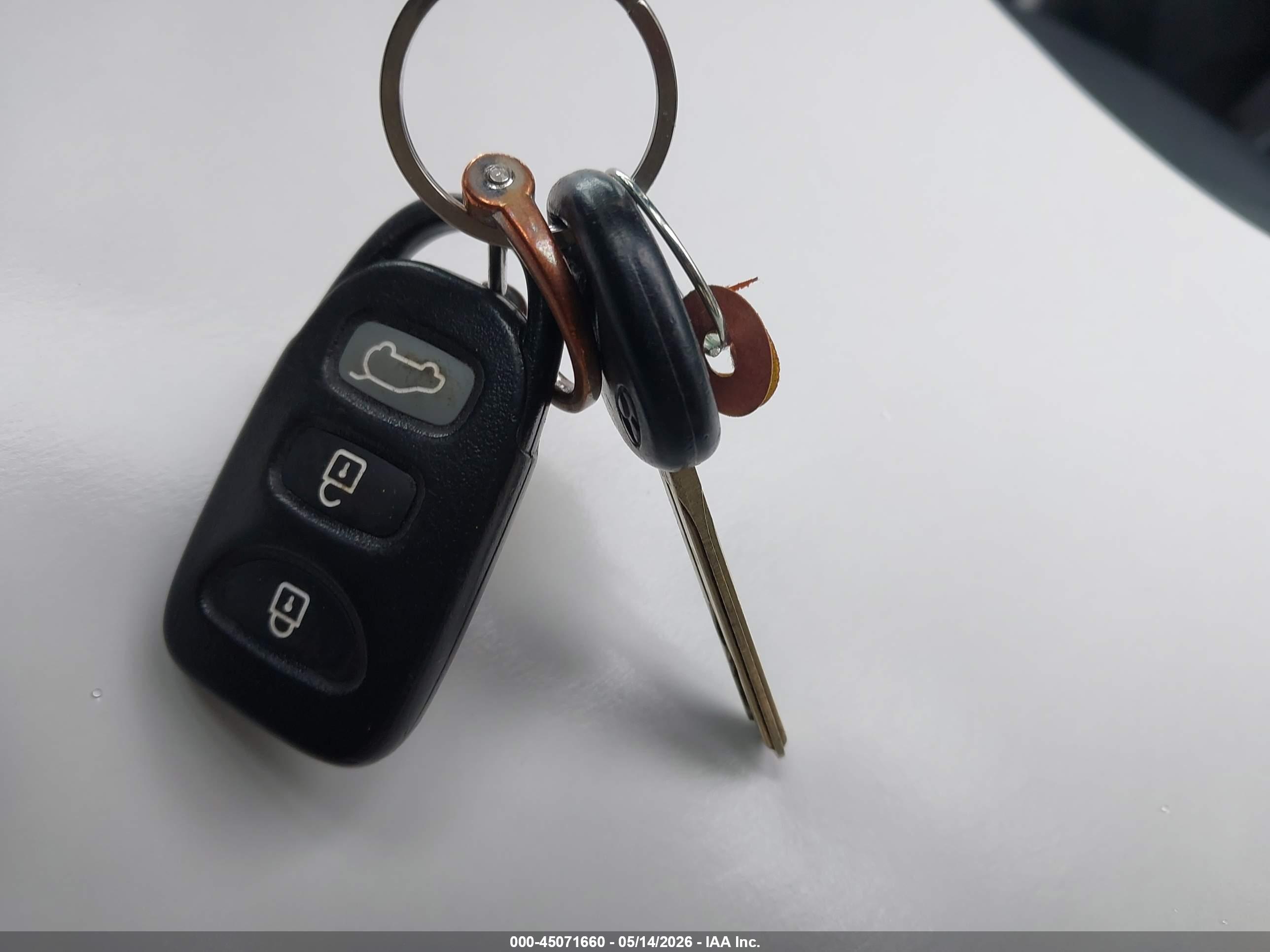 HYUNDAI ELANTRA image 11