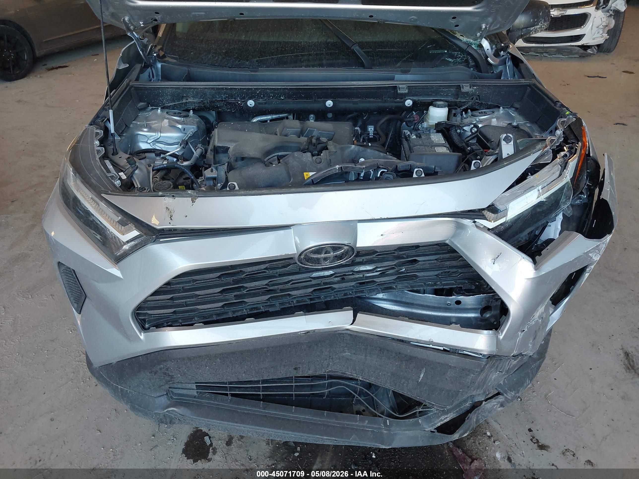 TOYOTA RAV4 image 10