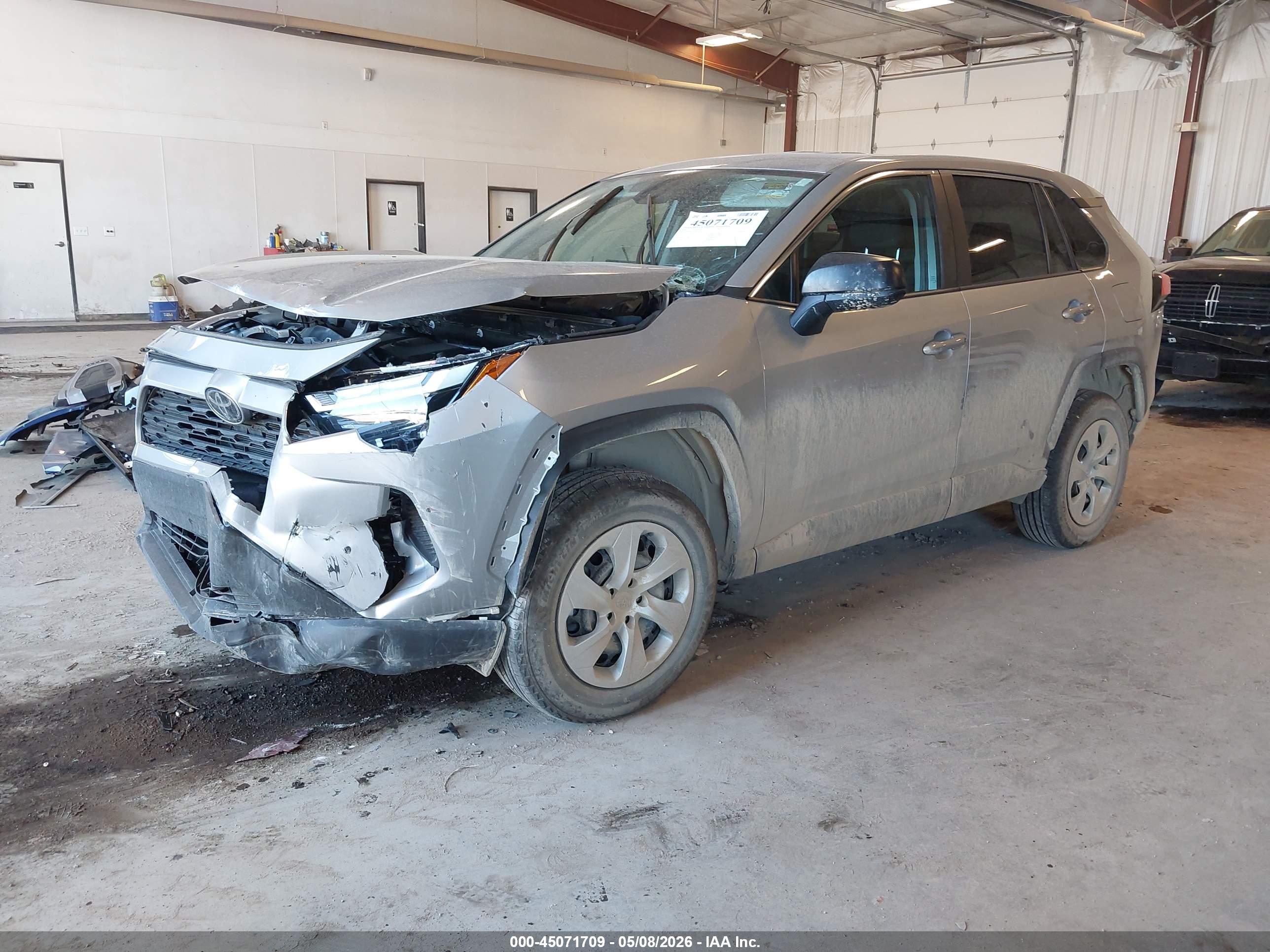 TOYOTA RAV4 image 2