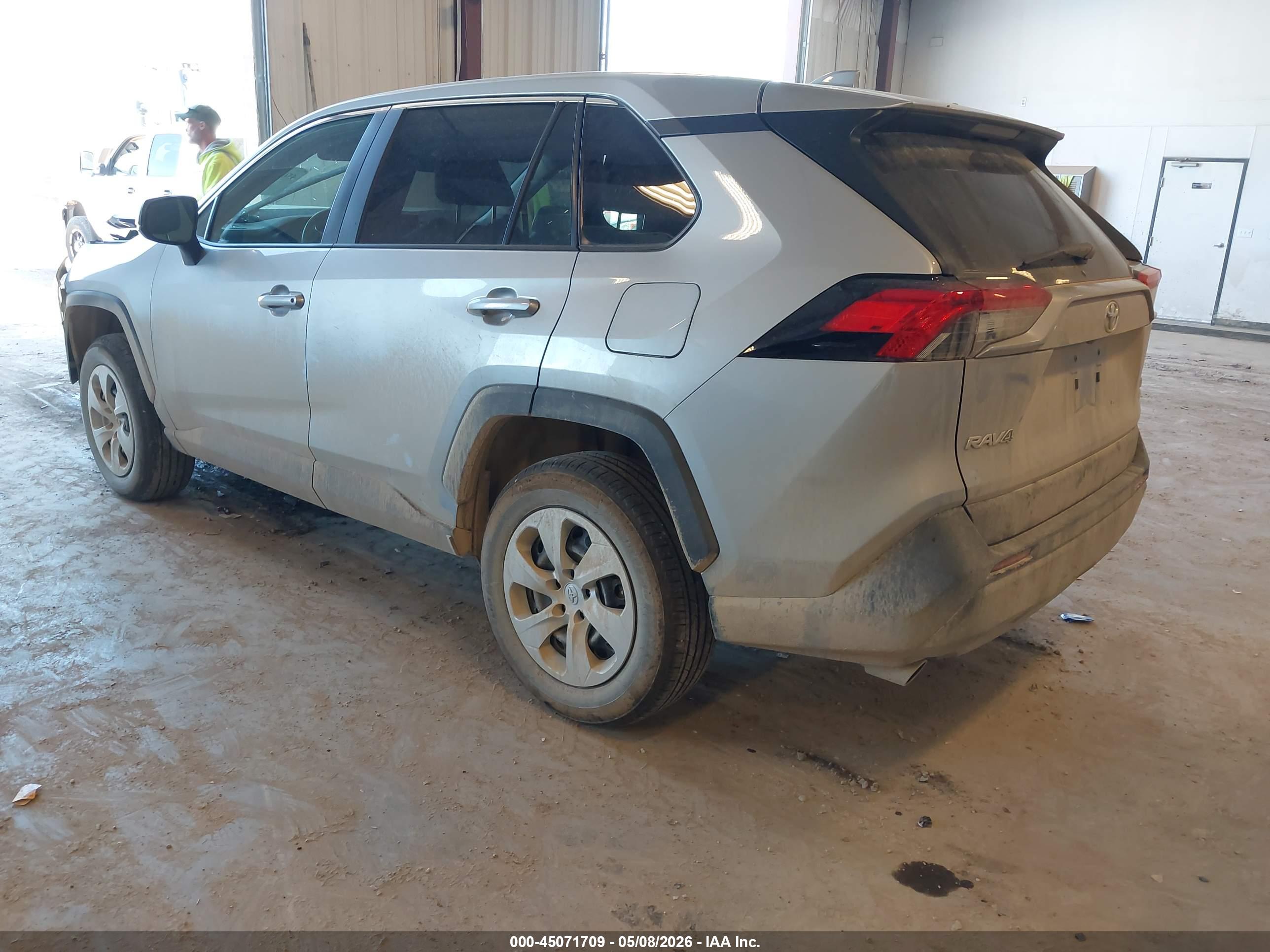 TOYOTA RAV4 image 3