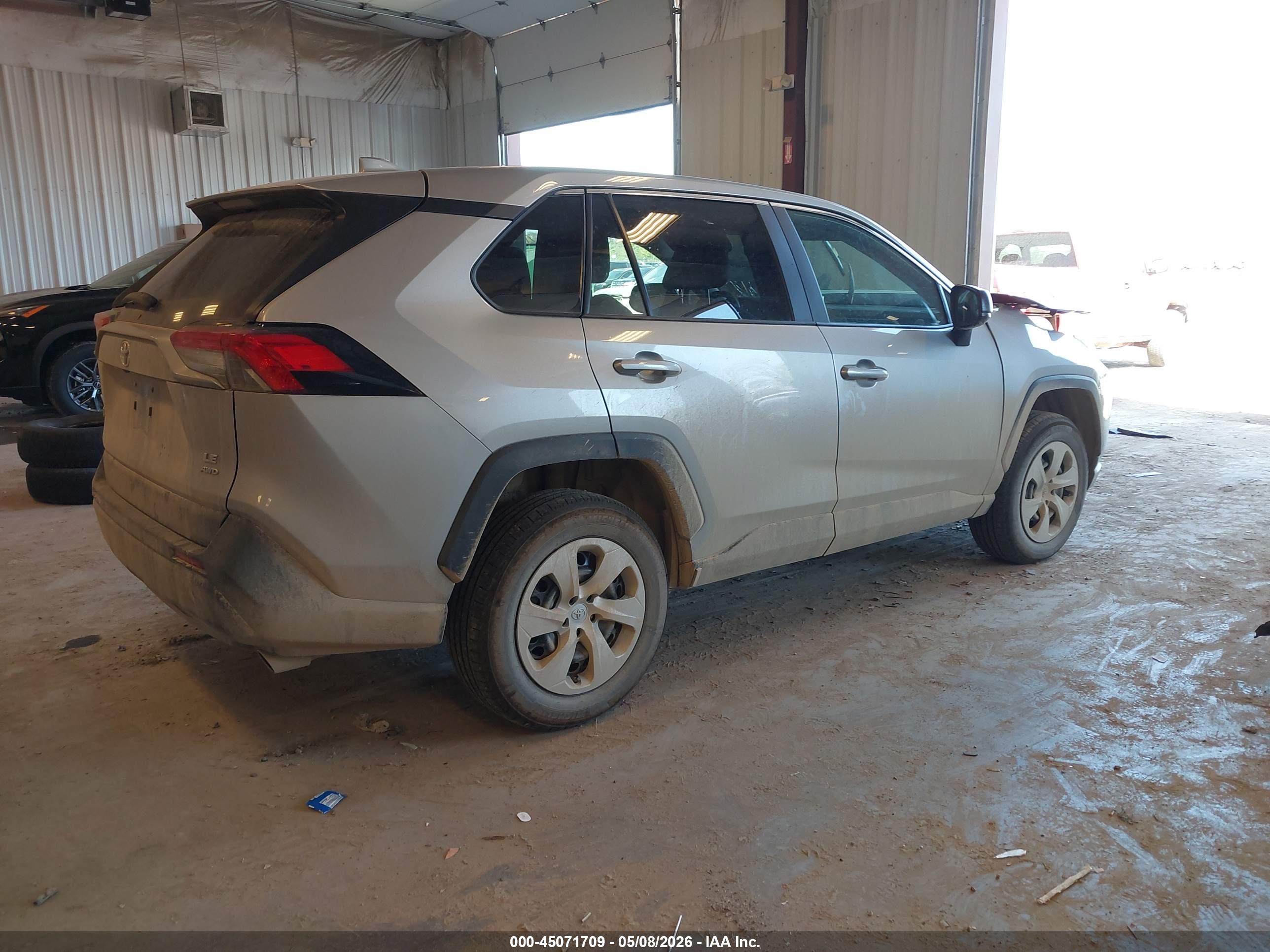 TOYOTA RAV4 image 4