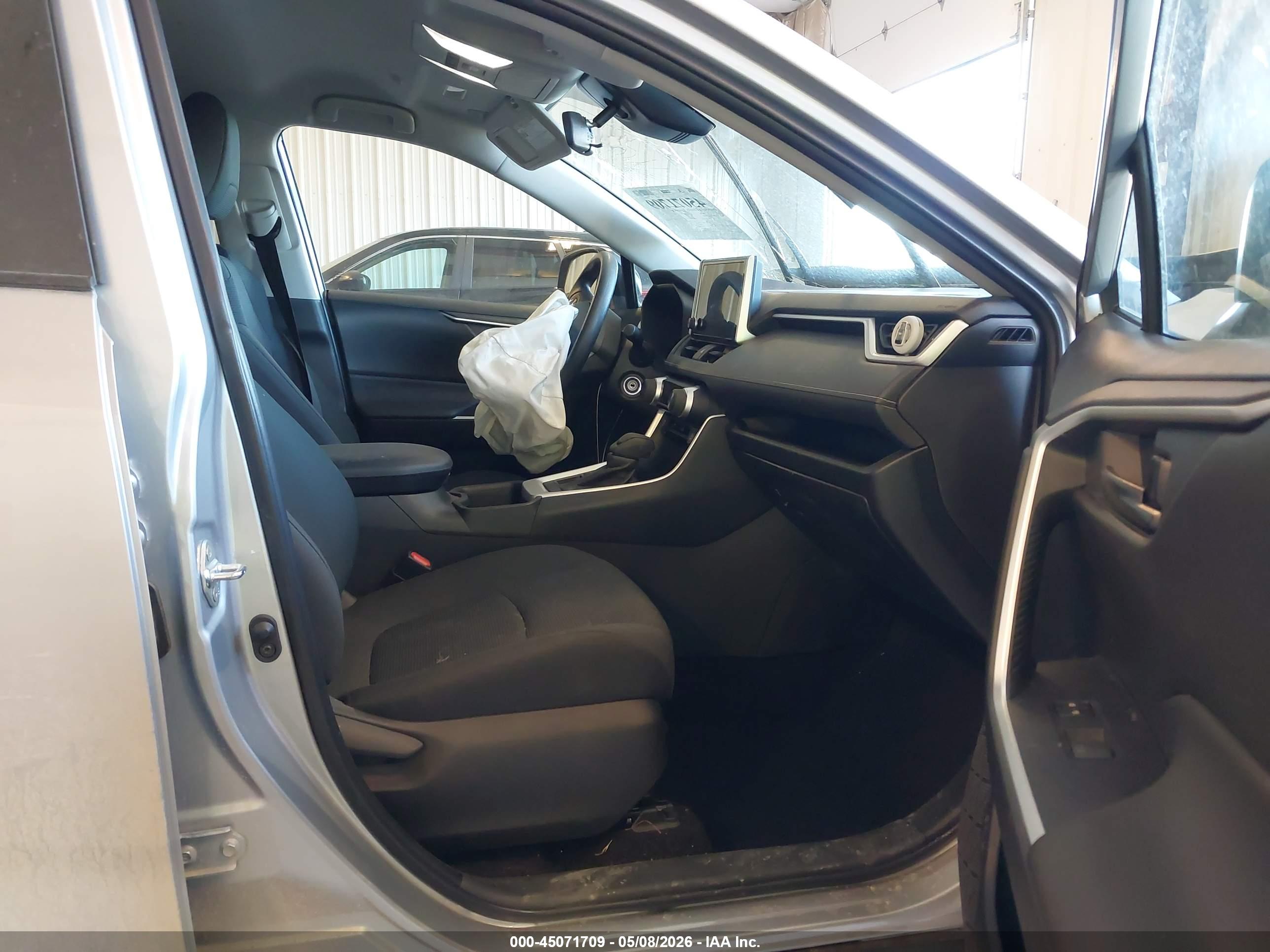 TOYOTA RAV4 image 5