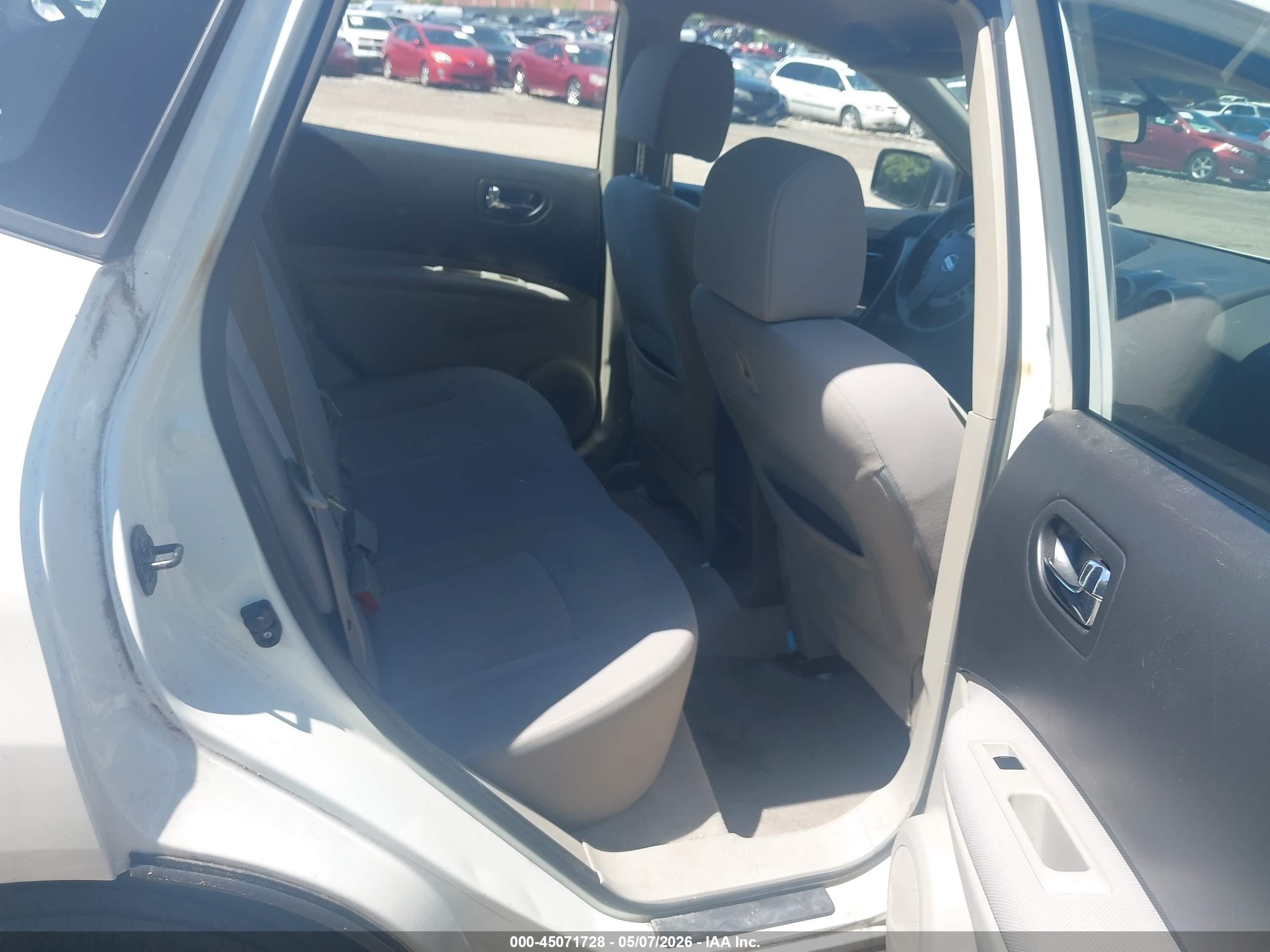 NISSAN ROGUE image 8
