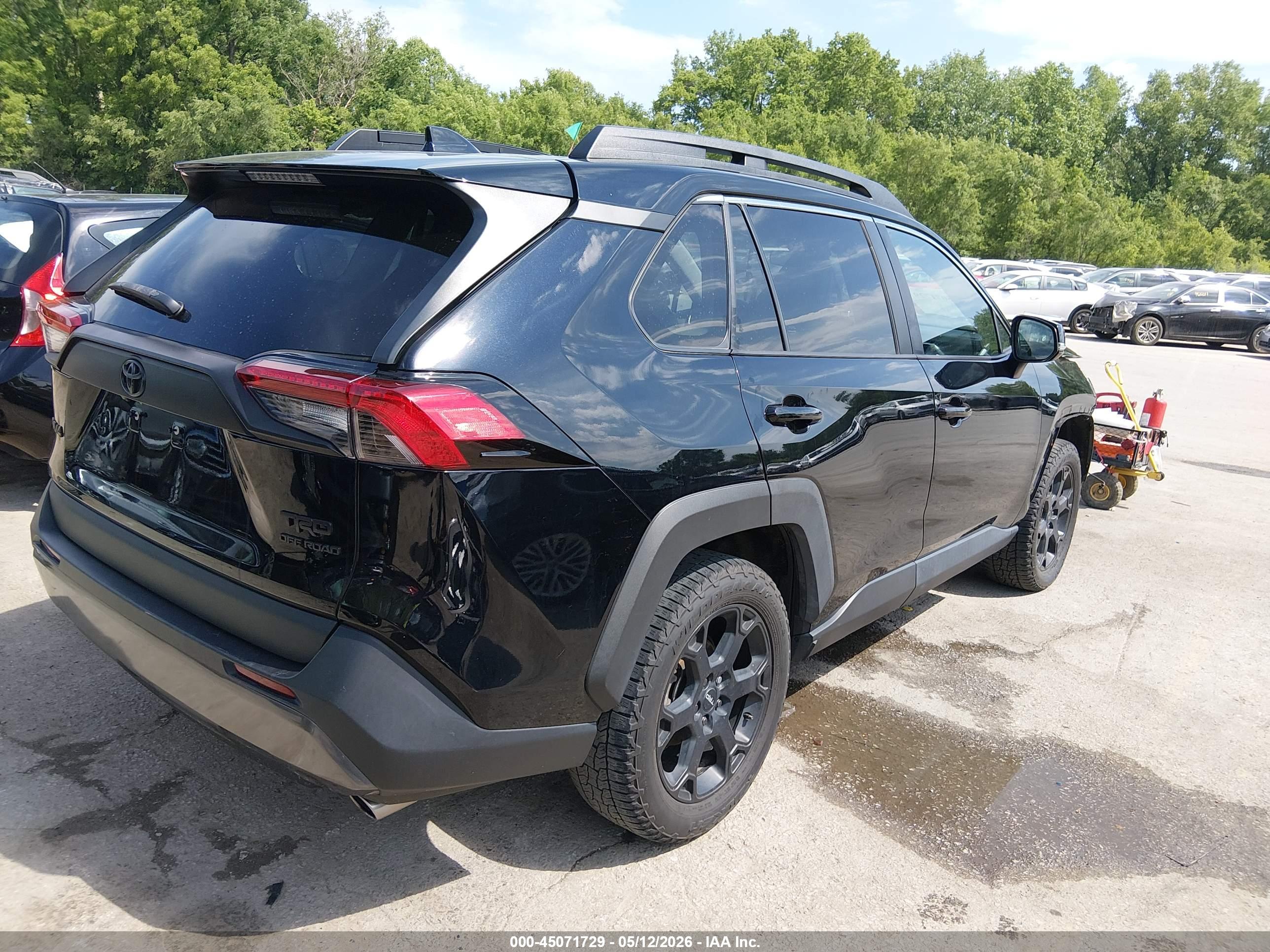 TOYOTA RAV4 image 4