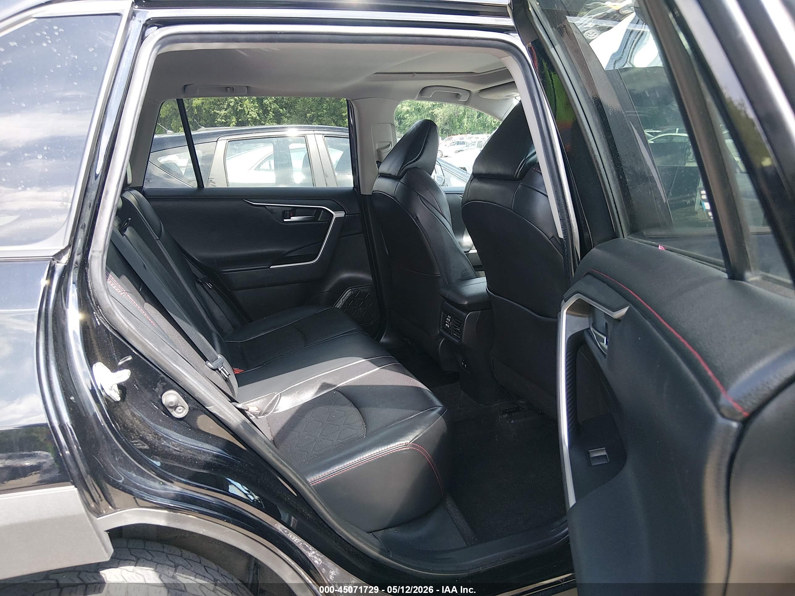 TOYOTA RAV4 image 8