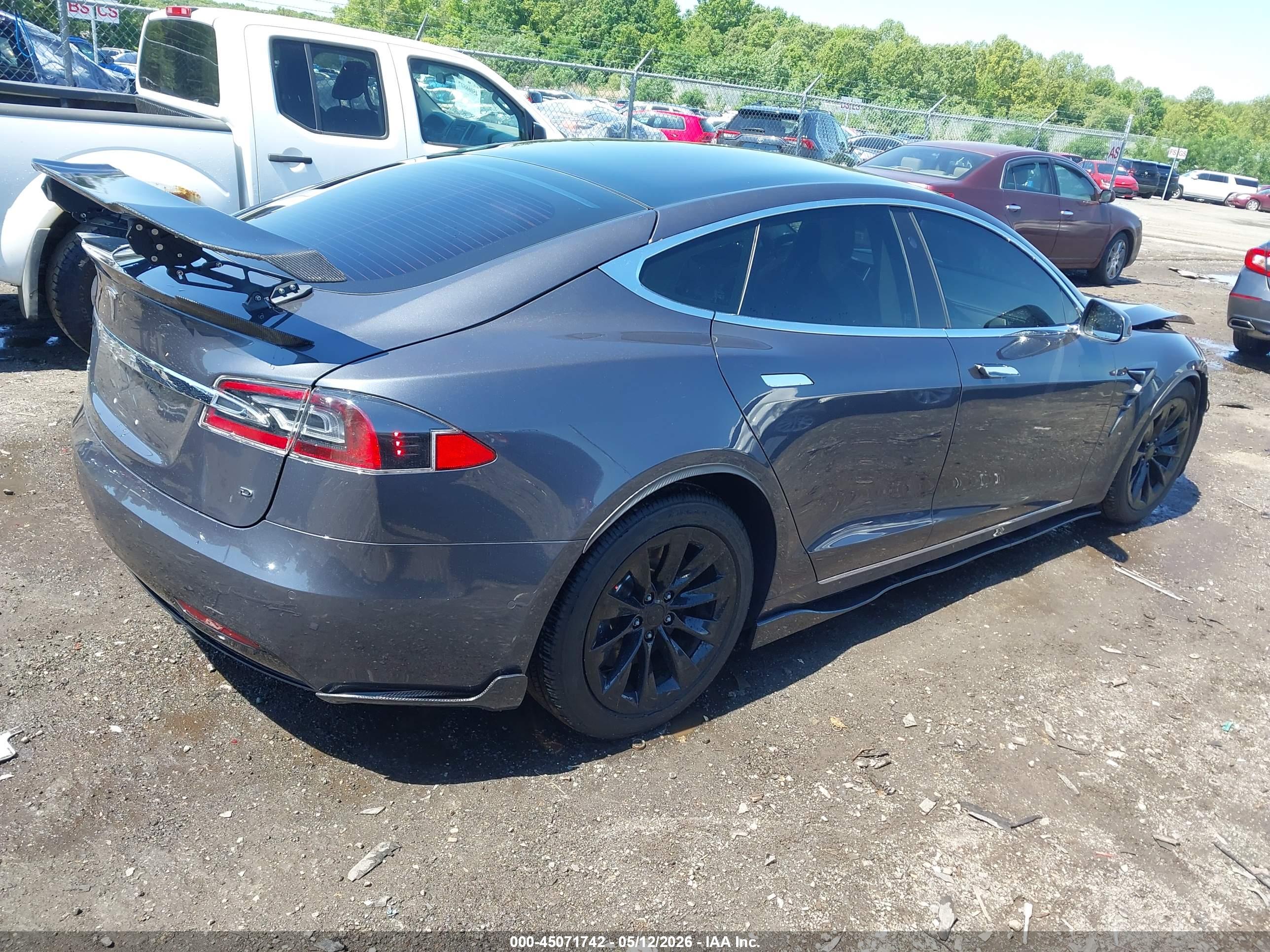 TESLA MODEL image 4