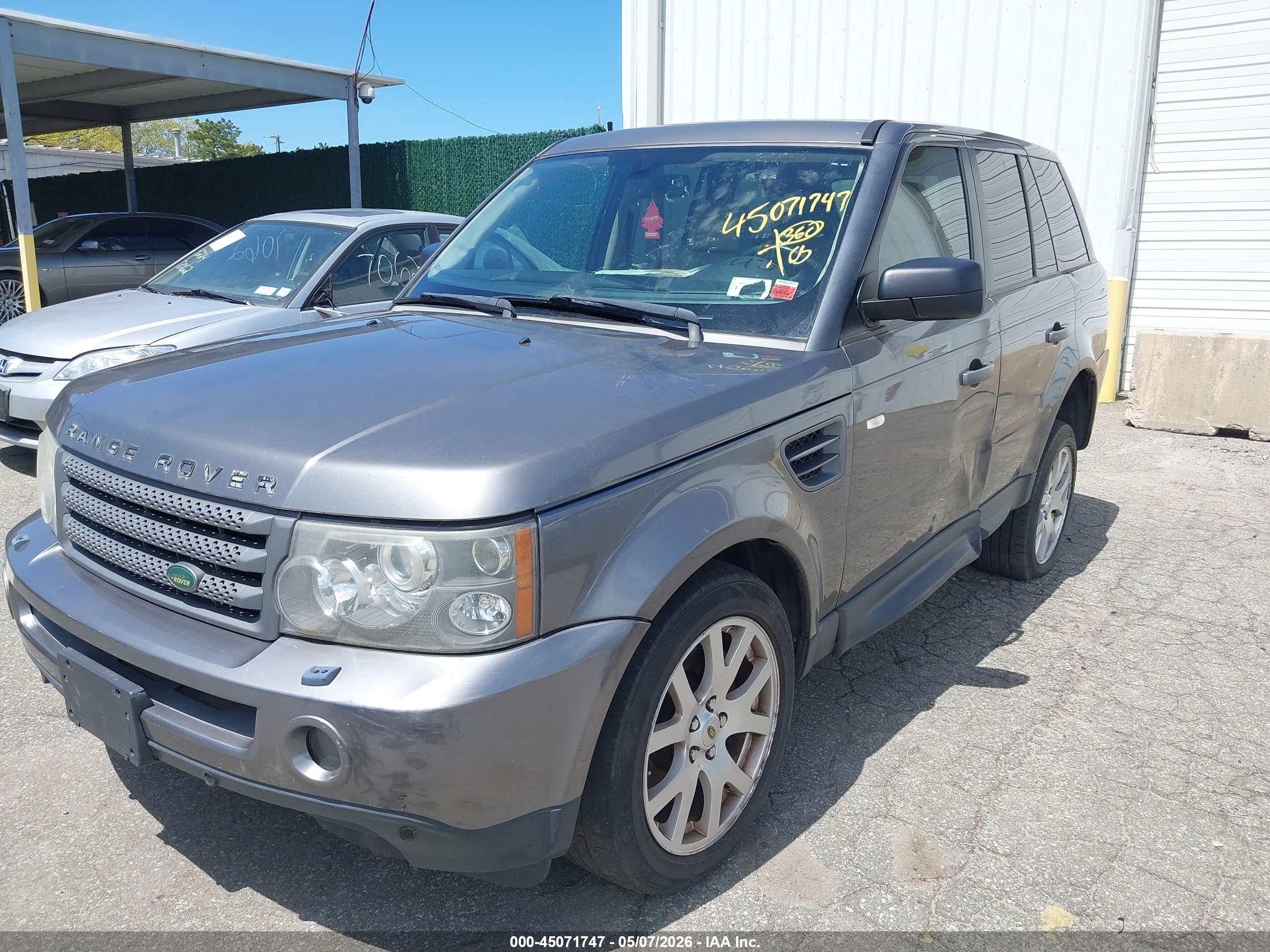 LAND ROVER image 2