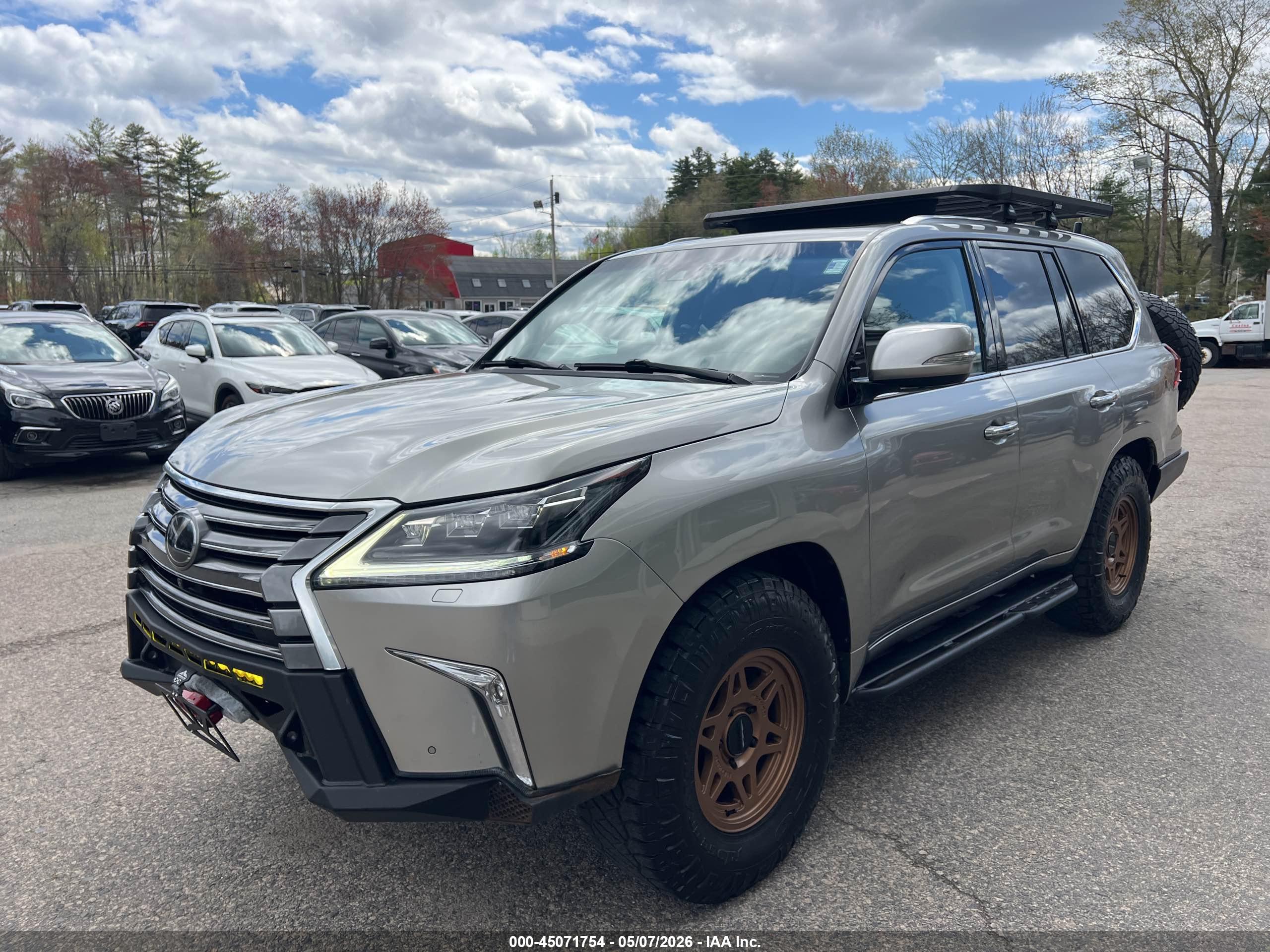 LEXUS LX image 2