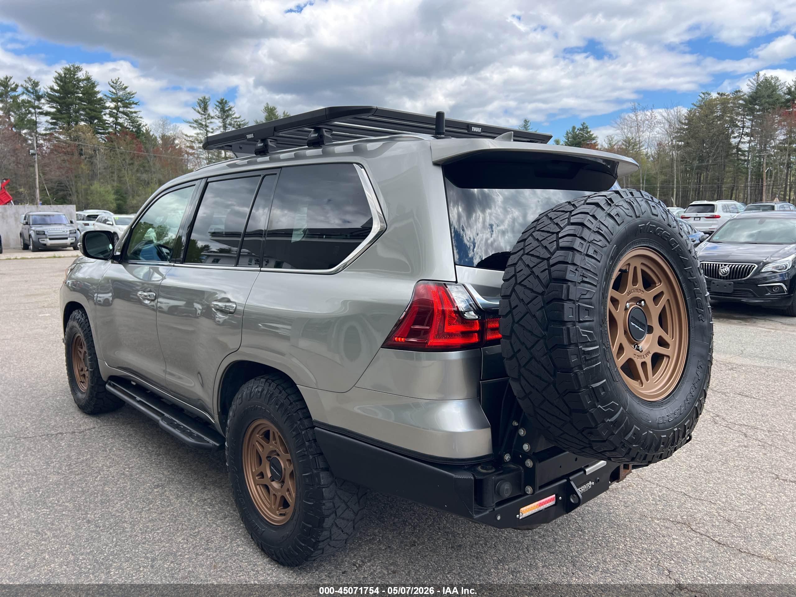 LEXUS LX image 3