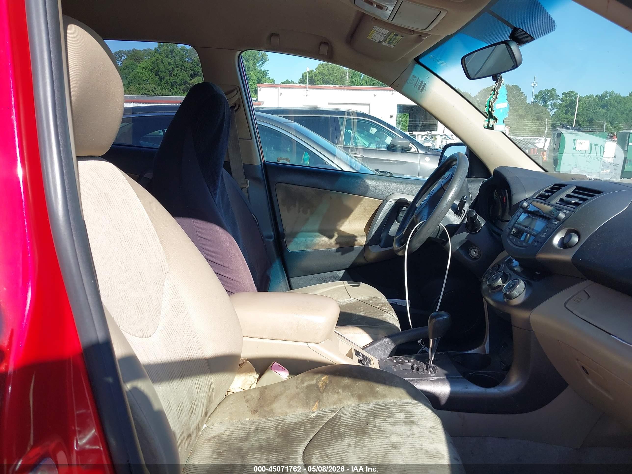 TOYOTA RAV4 image 5