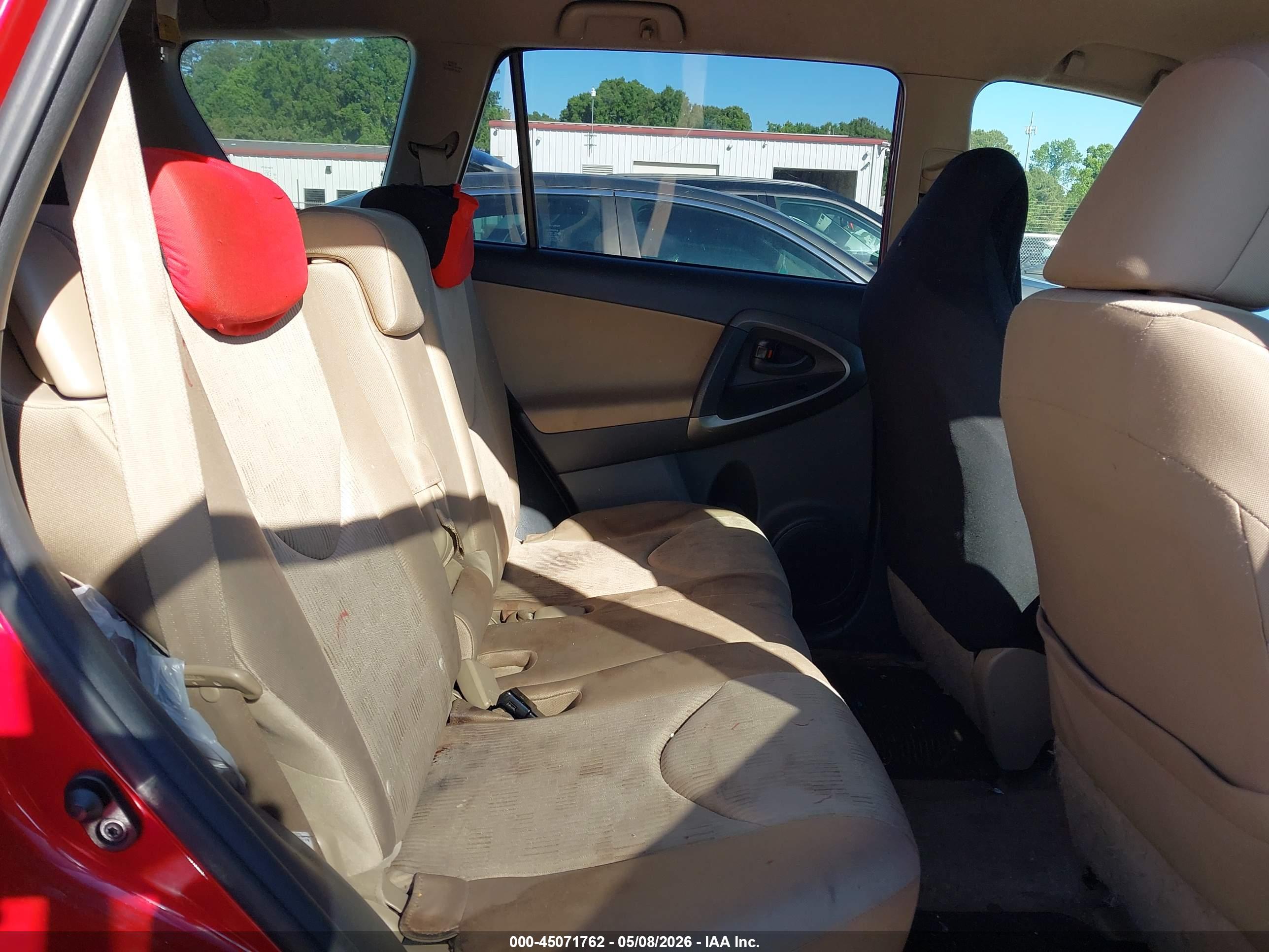 TOYOTA RAV4 image 8